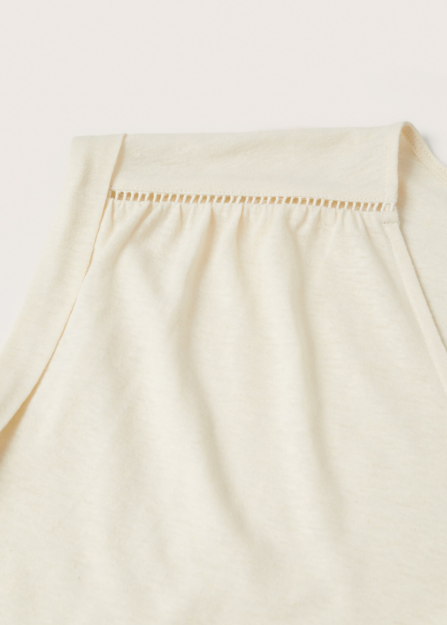 V-neck linen t-shirt - Details of the article 8