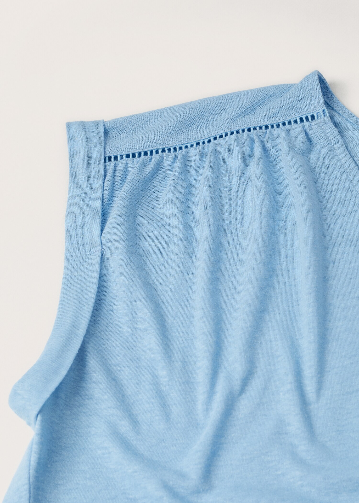 V-neck linen t-shirt - Details of the article 8