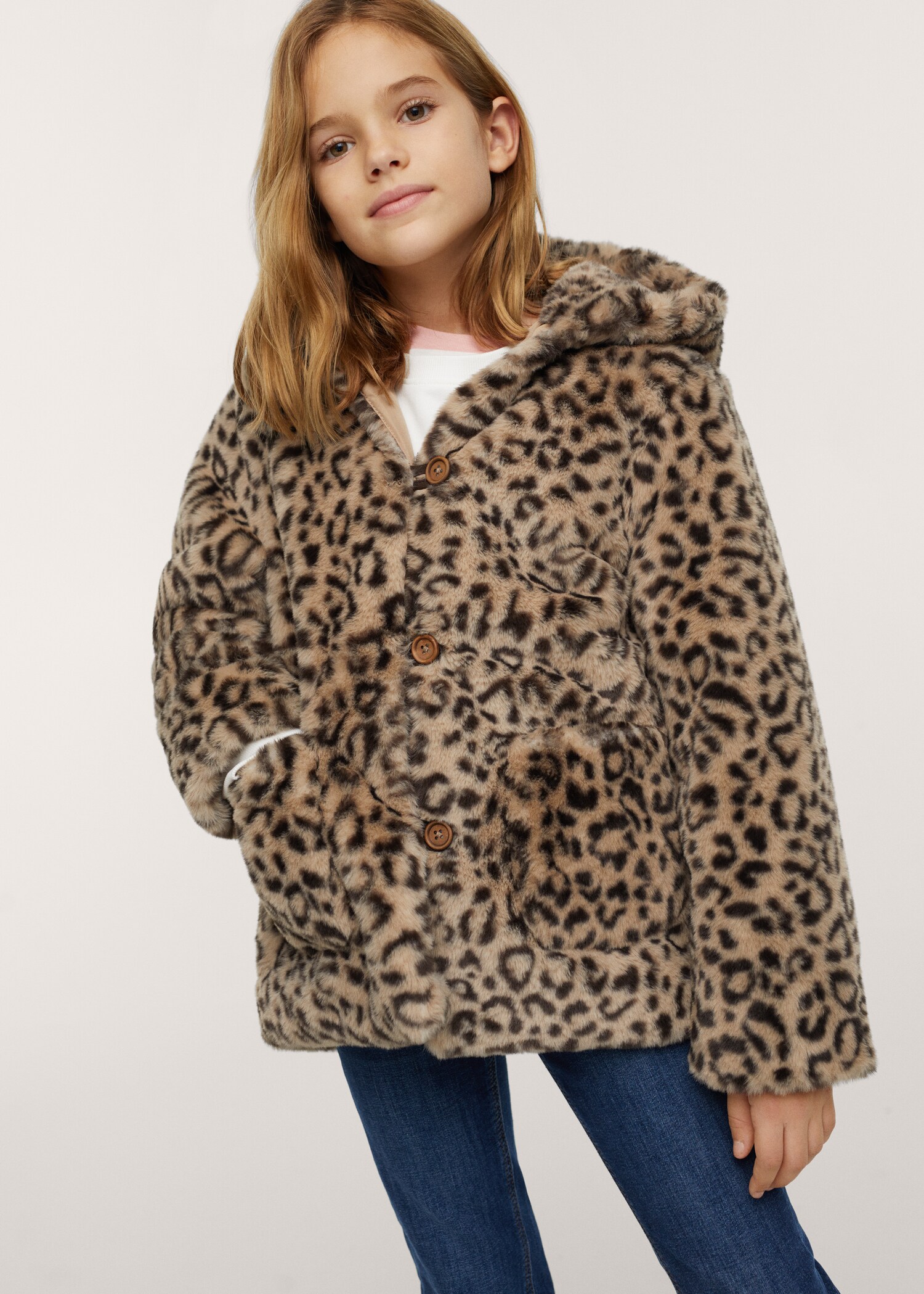 Abrigo pelo leopardo  - Plano medio