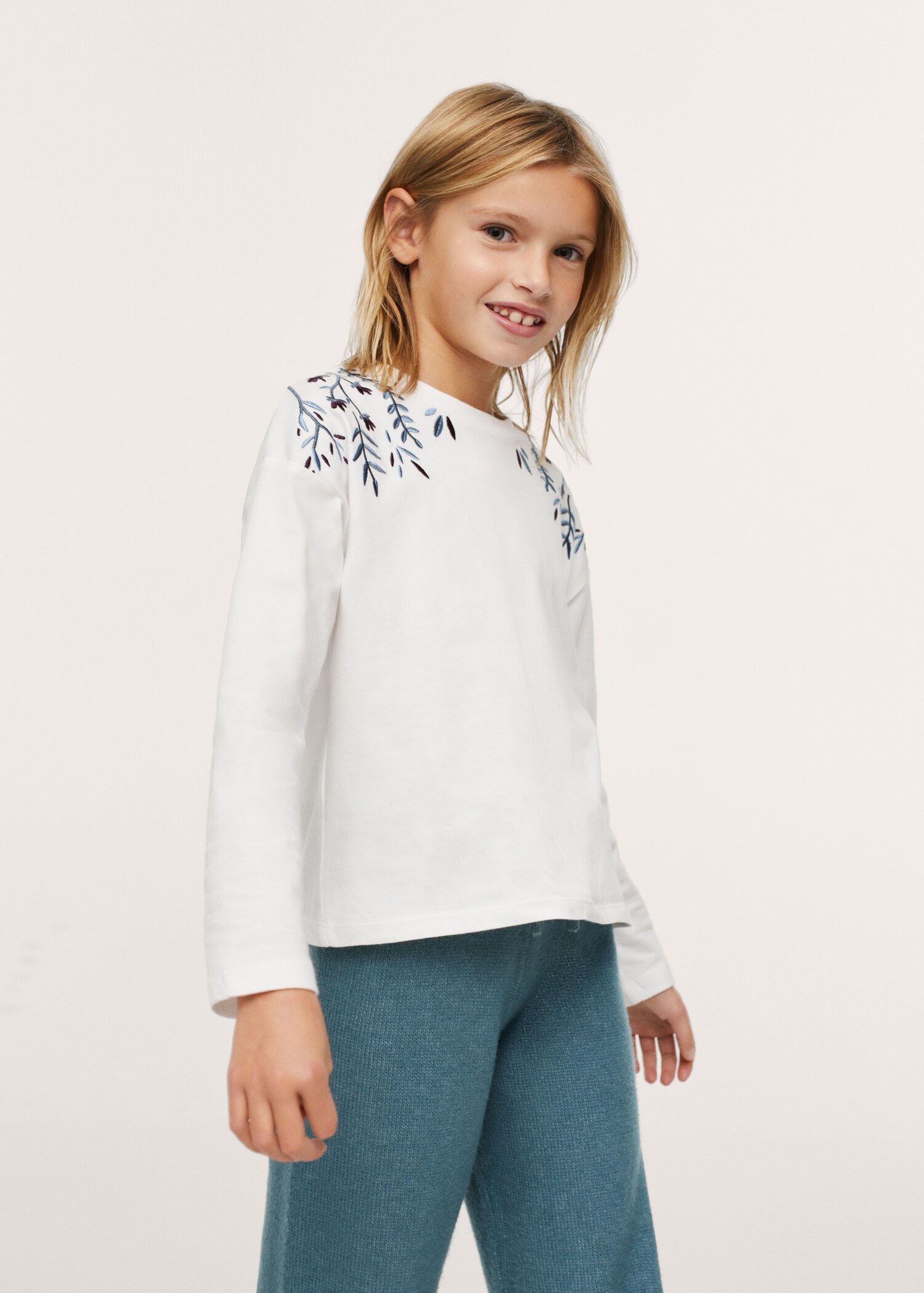 Embroidered long-sleeved t-shirt - Details of the article 1