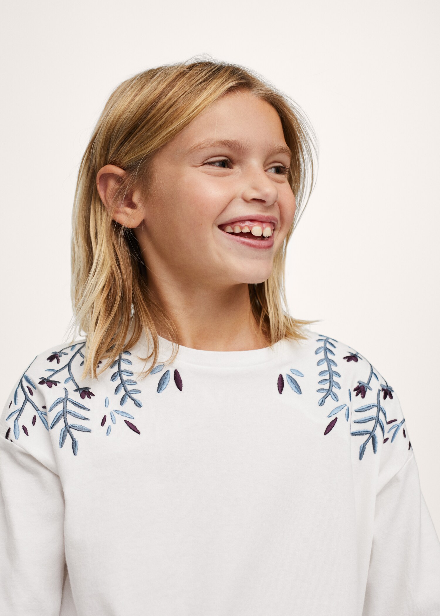Embroidered long-sleeved t-shirt - Details of the article 2