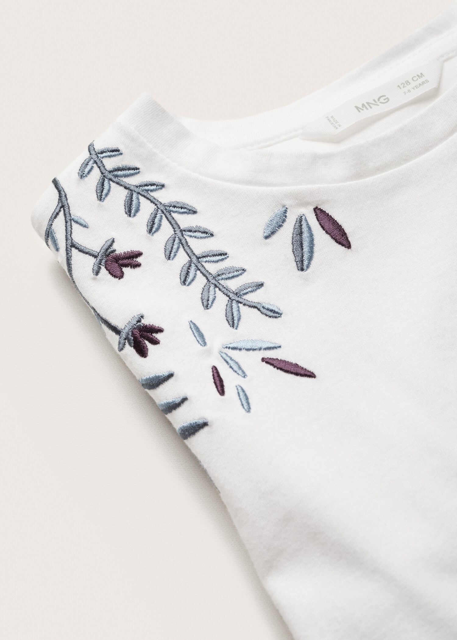 Embroidered long-sleeved t-shirt - Details of the article 8