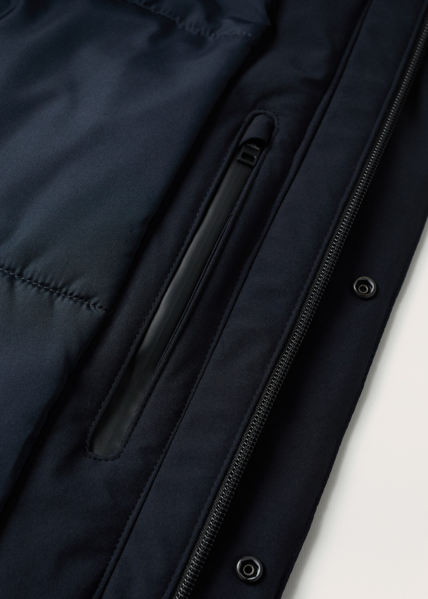 Contrast panel parka - Details of the article 8