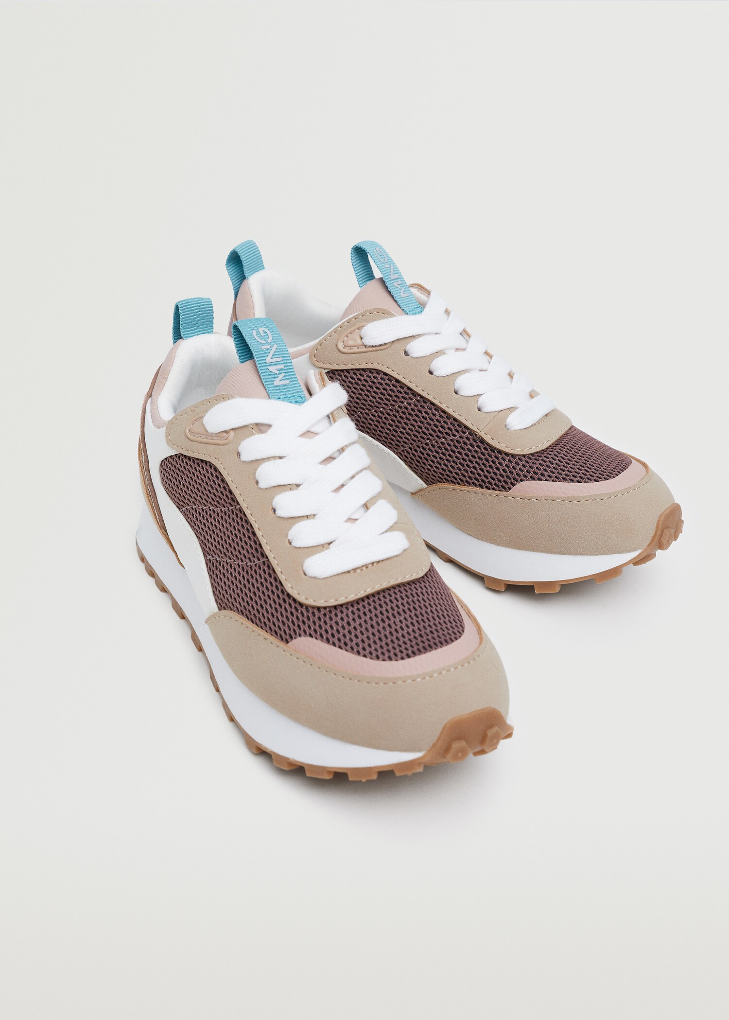 Deportiva combinada cordones - Plano medio
