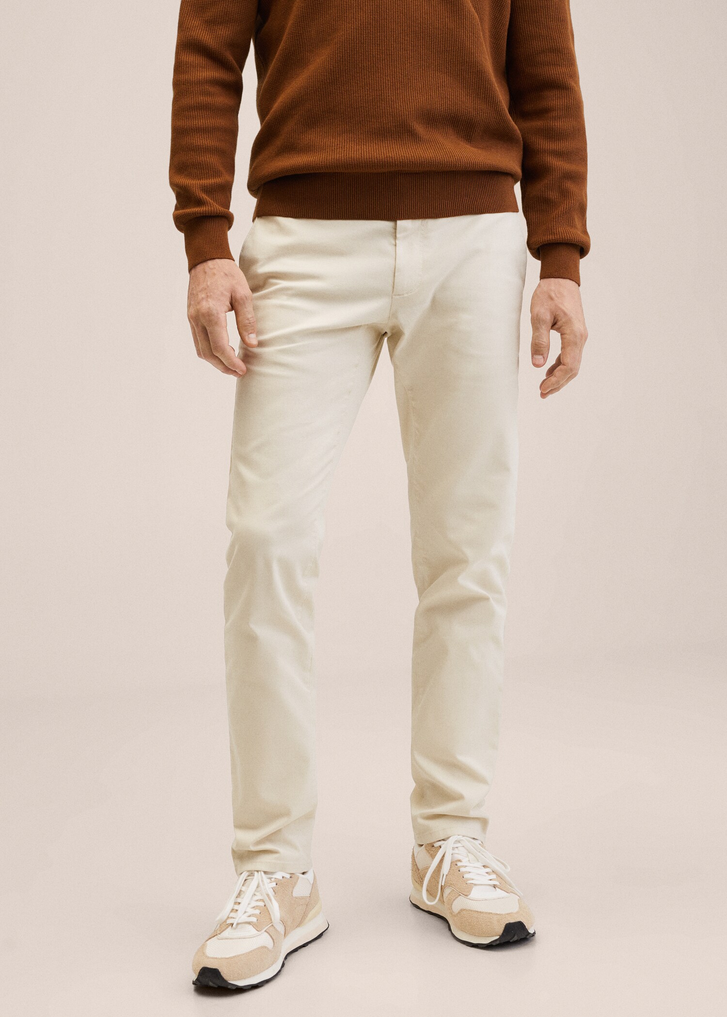 Slim Fit Twill-Chinohose - Mittlere Ansicht