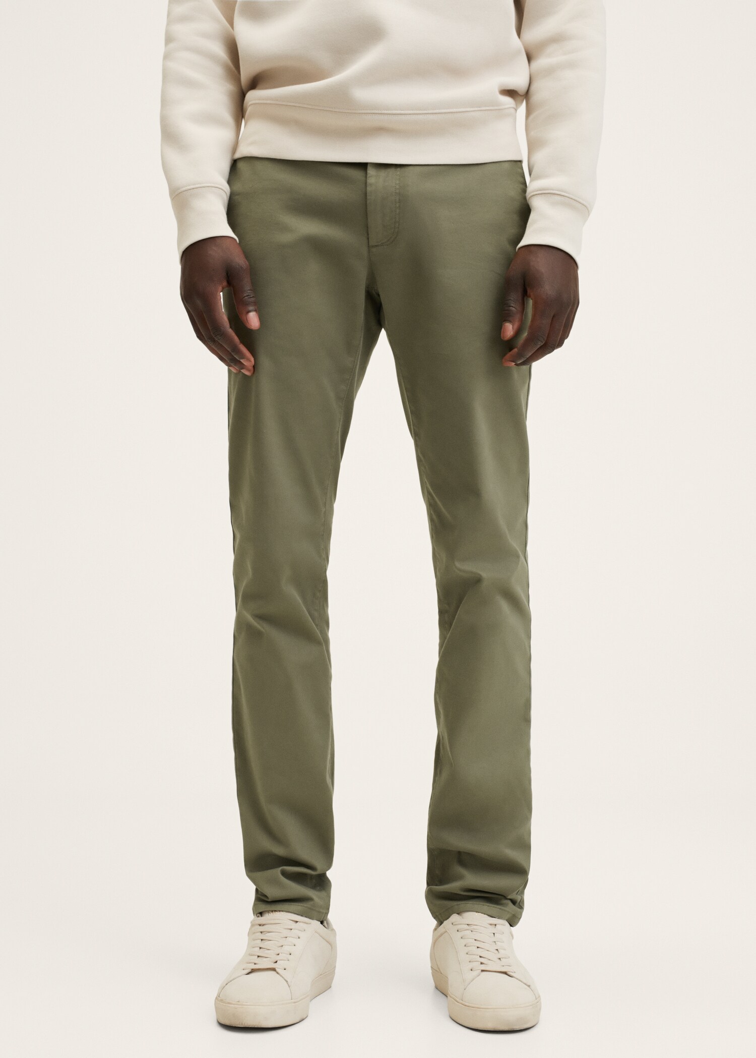 Slim Fit Twill-Chinohose - Mittlere Ansicht