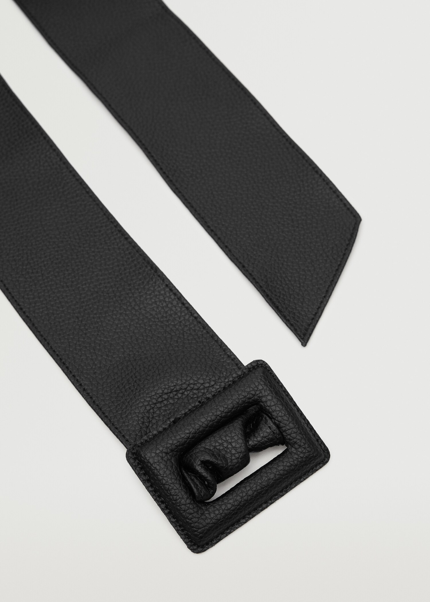Pebbled leather belt - Details of the article 2