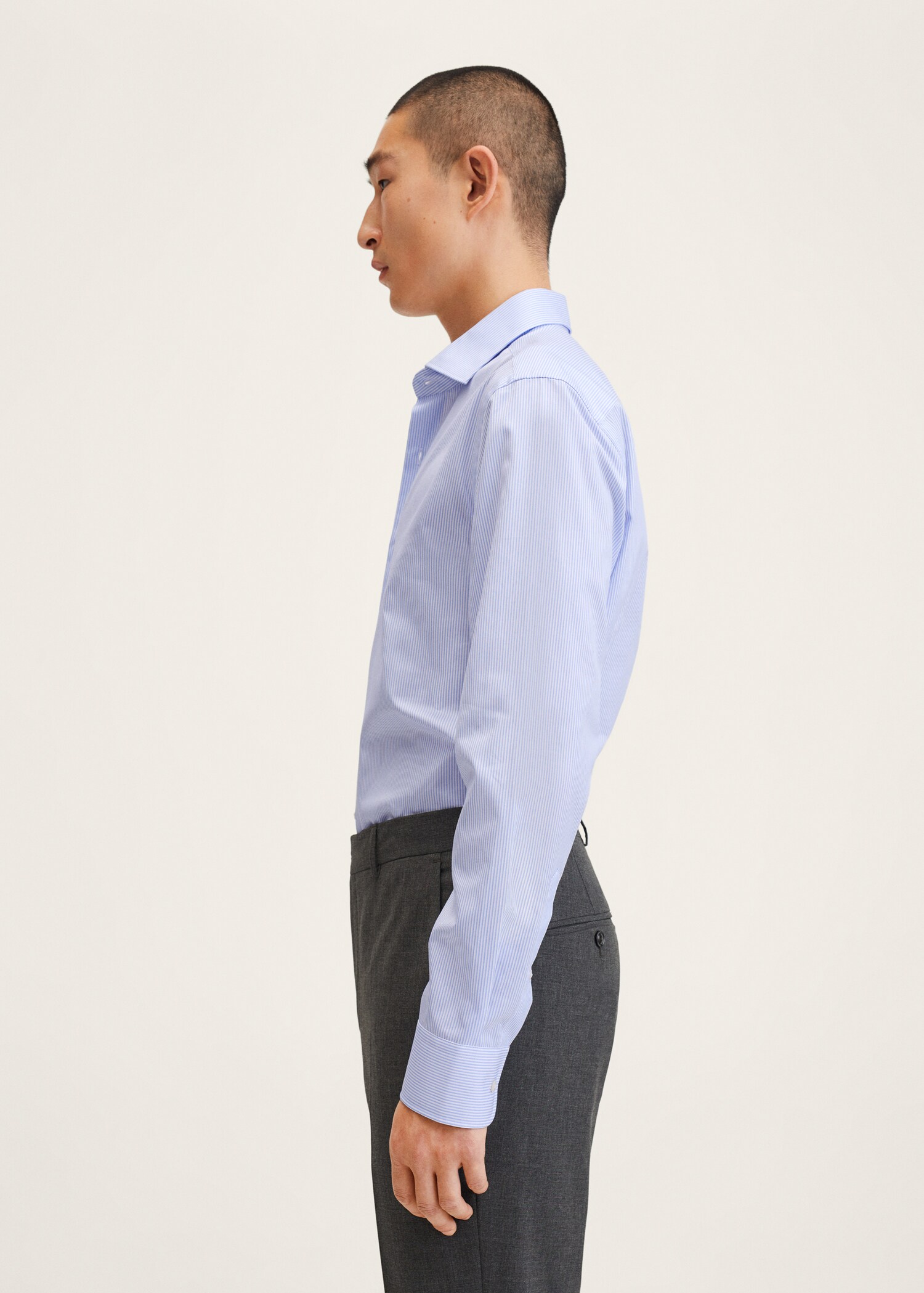 Camisa traje slim fit mil rayas - Plano medio