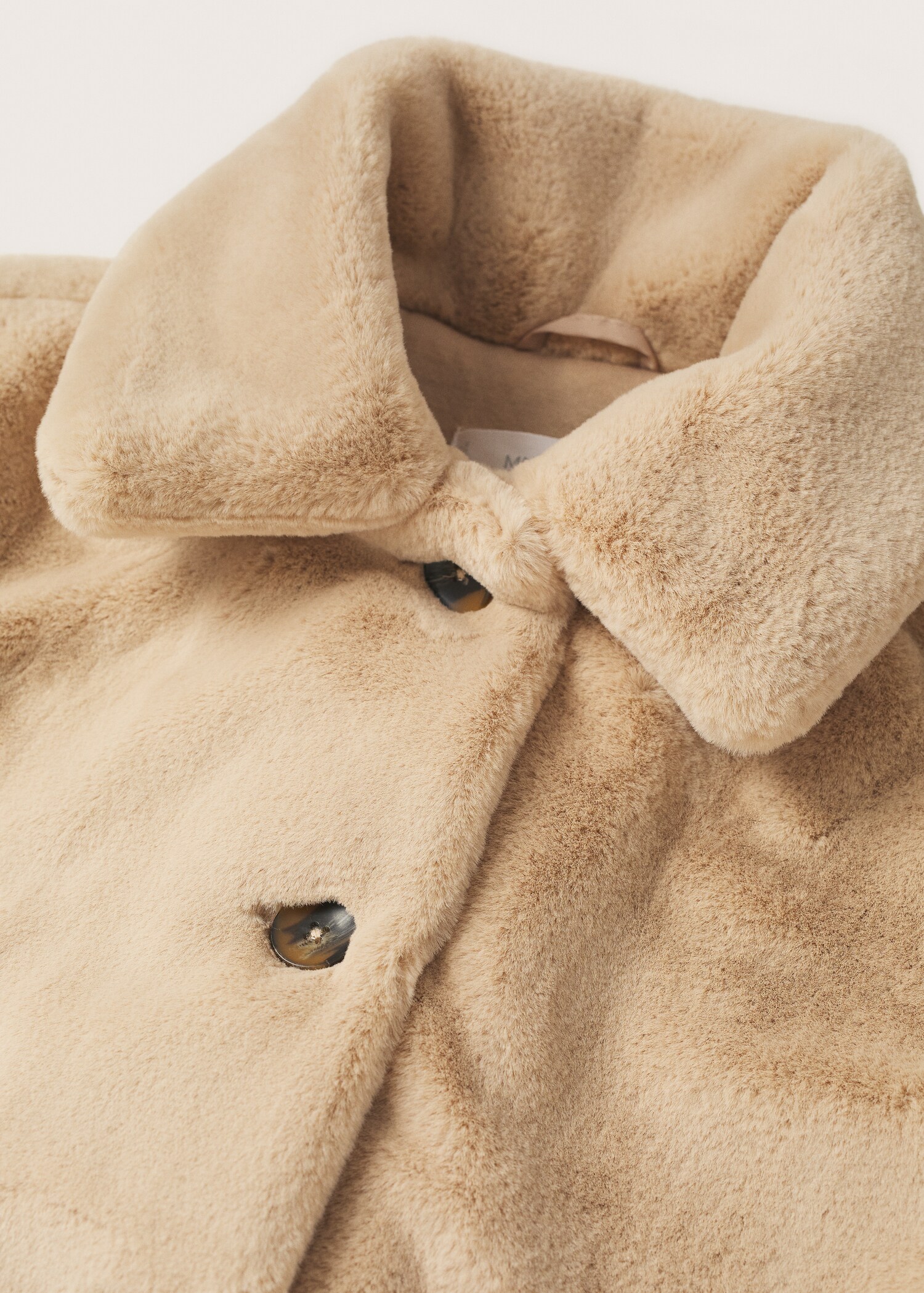 Coat with fur-effect lapels - Details of the article 8