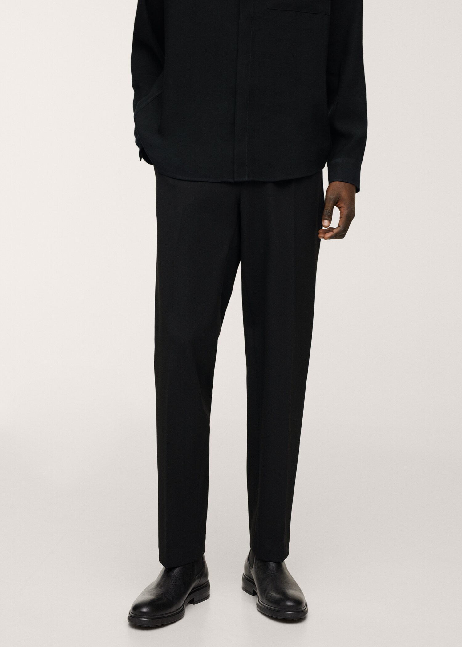 Pantalón loose-fit pinzas - Plano medio