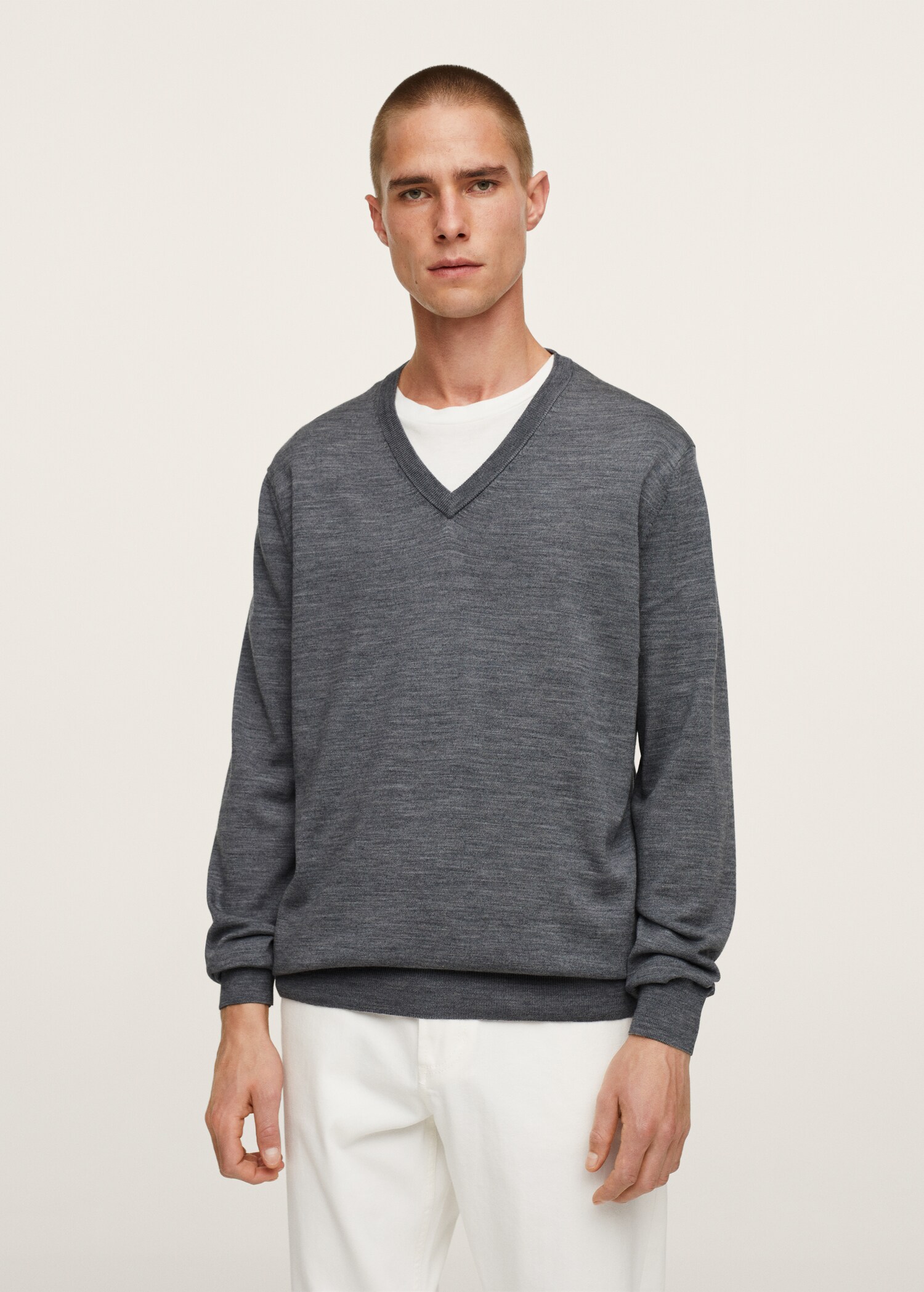 Jersey lana cuello pico - Plano medio