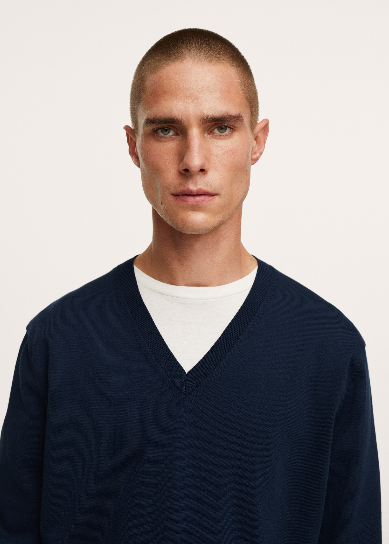 Thermoregulating V-neck sweater - Details of the article 1
