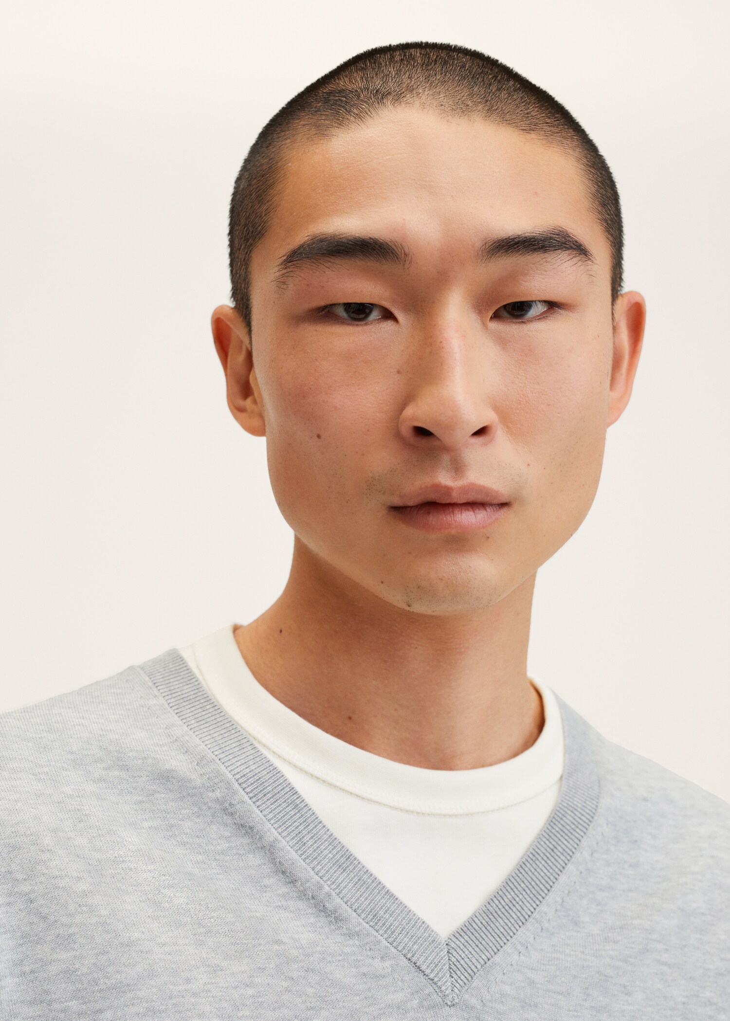 Thermoregulating V-neck sweater - Details of the article 1