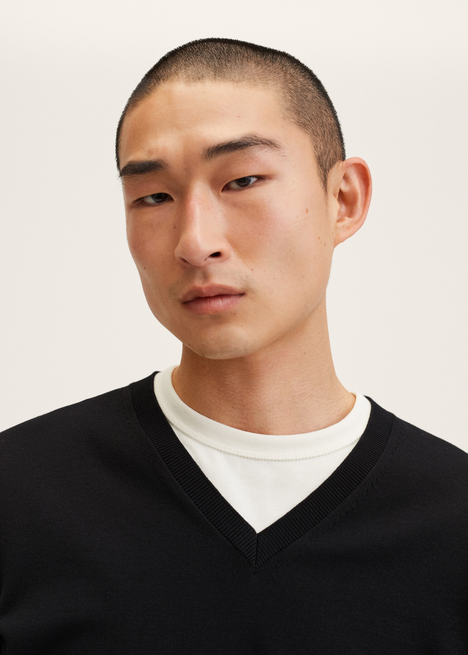 Thermoregulating V-neck sweater - Details of the article 1