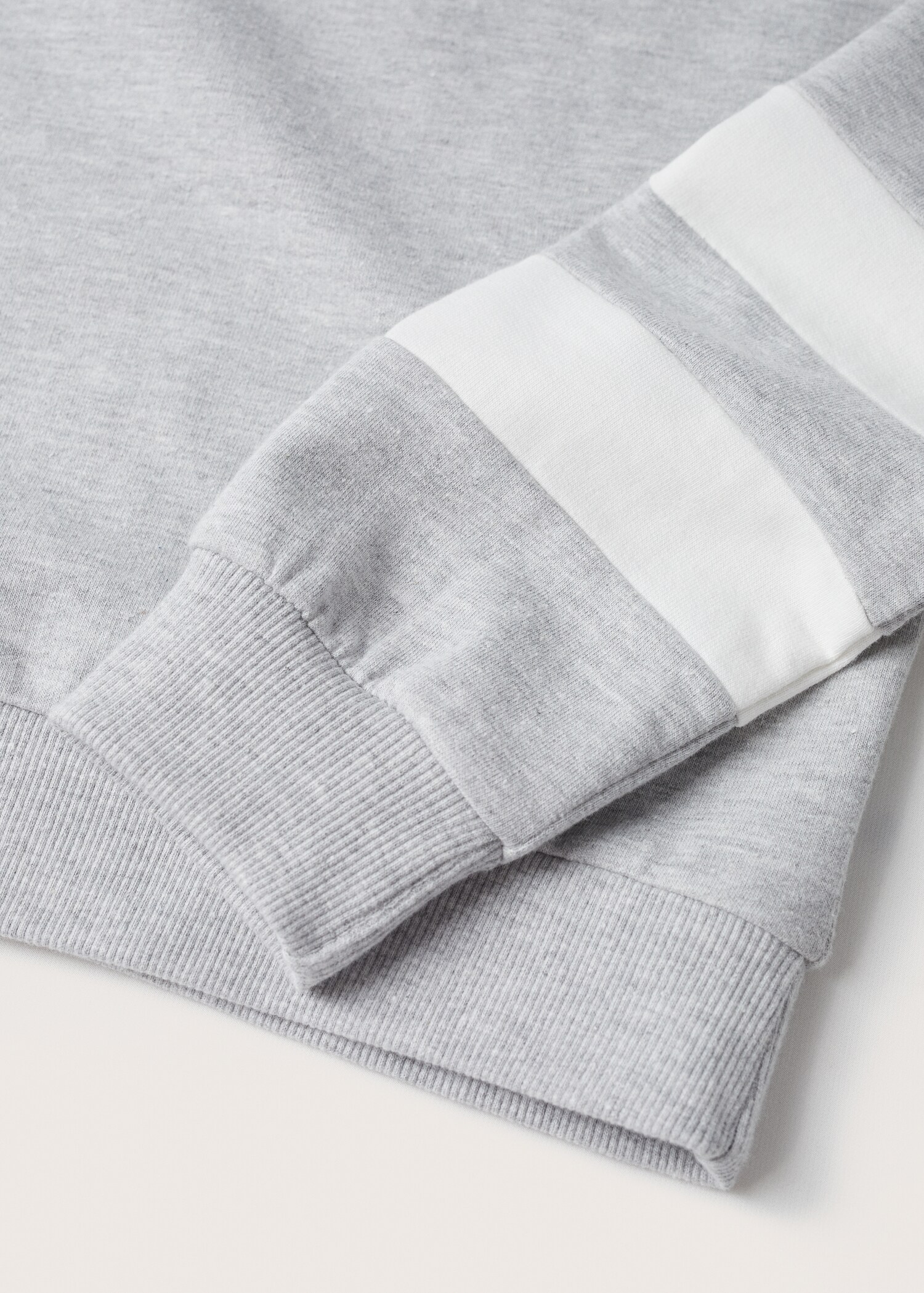 Contrast sleeve sweatshirt - Details of the article 8