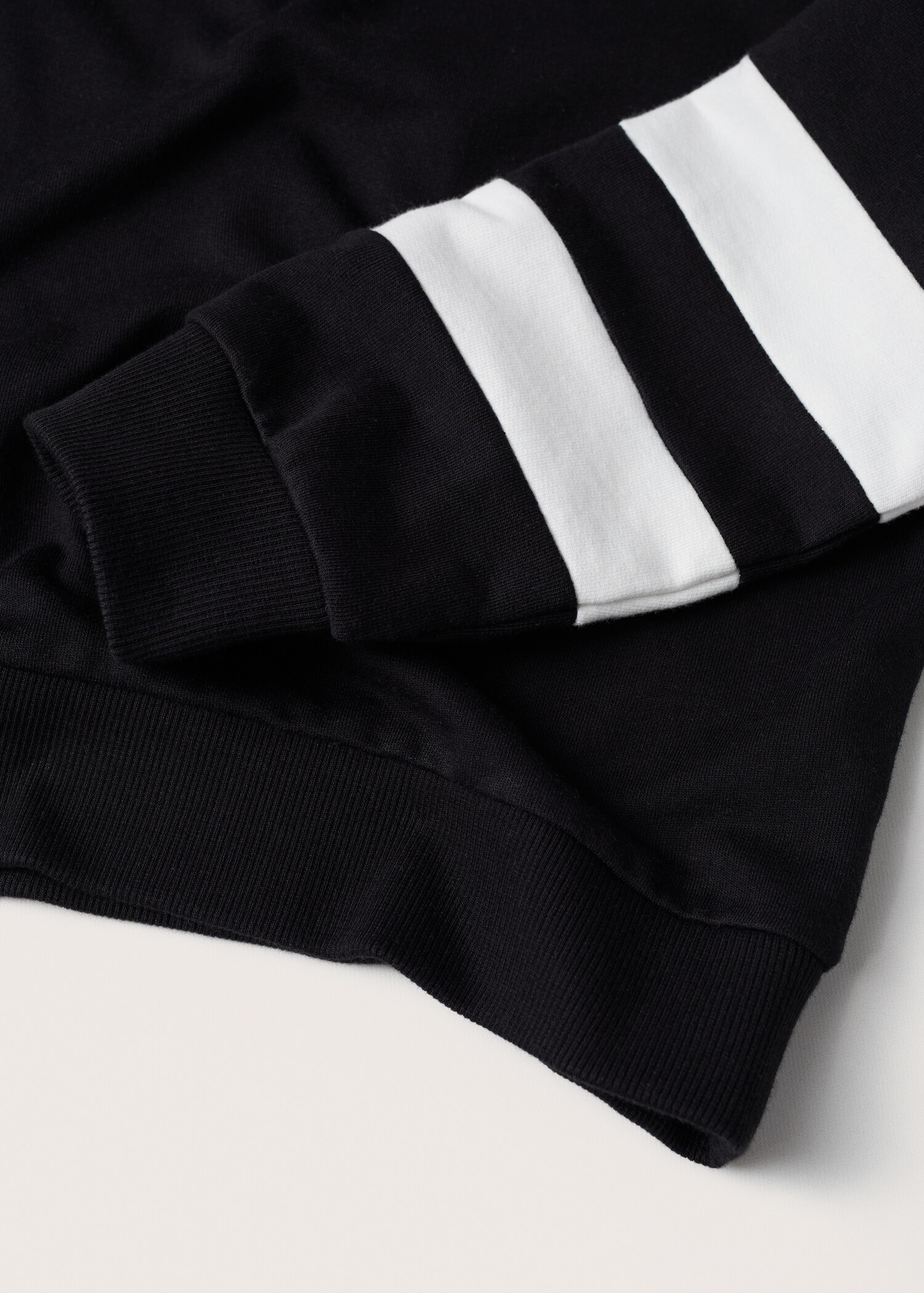 Contrast sleeve sweatshirt - Details of the article 8