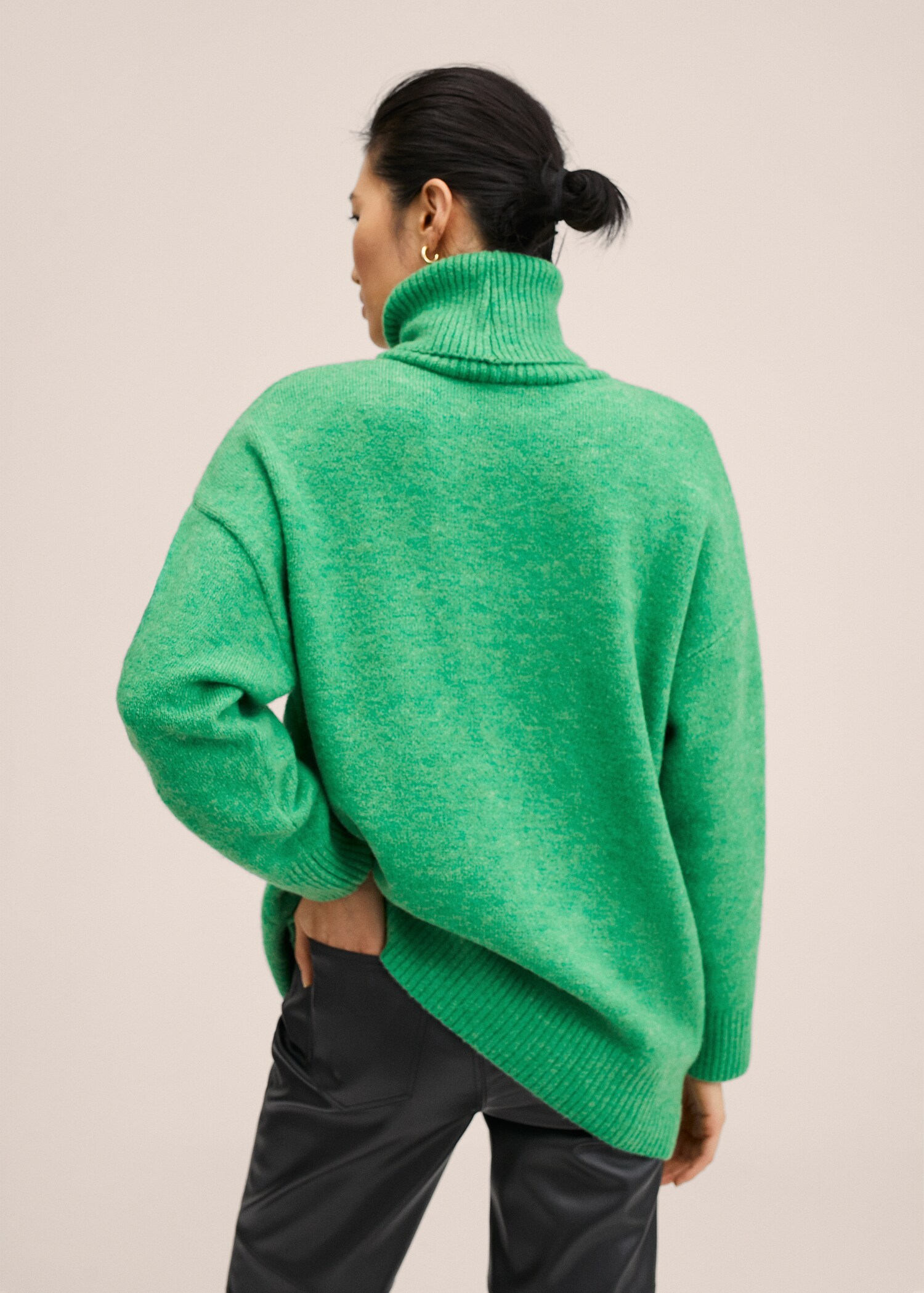 Oversize knit sweater - Reverse of the article