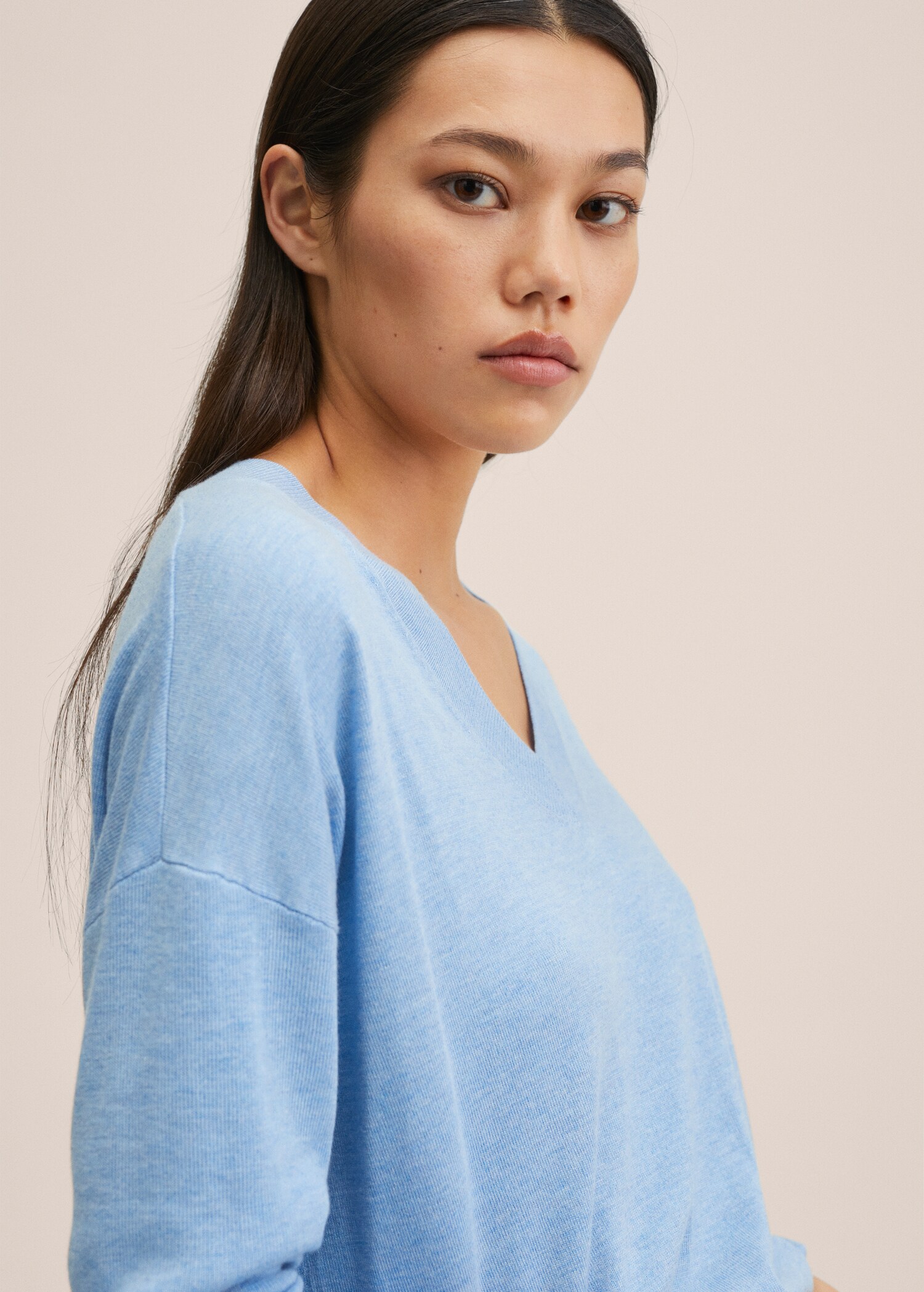 V-neckline oversize sweater - Details of the article 1