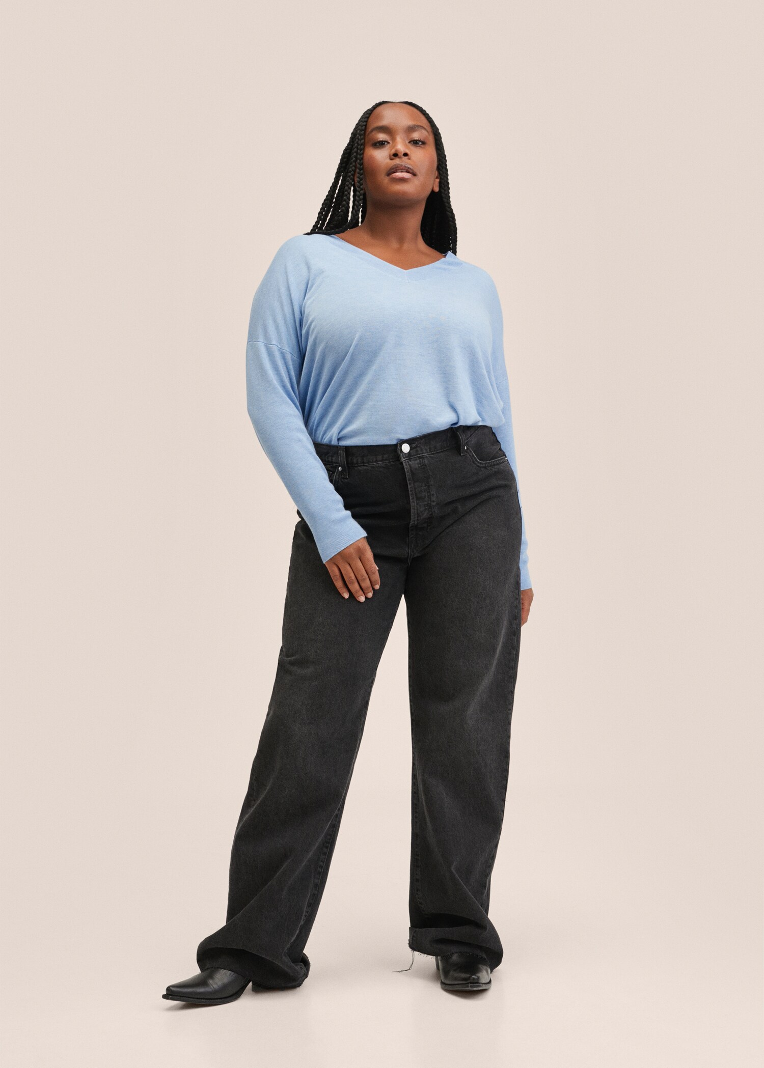 V-neckline oversize sweater - Details of the article 4