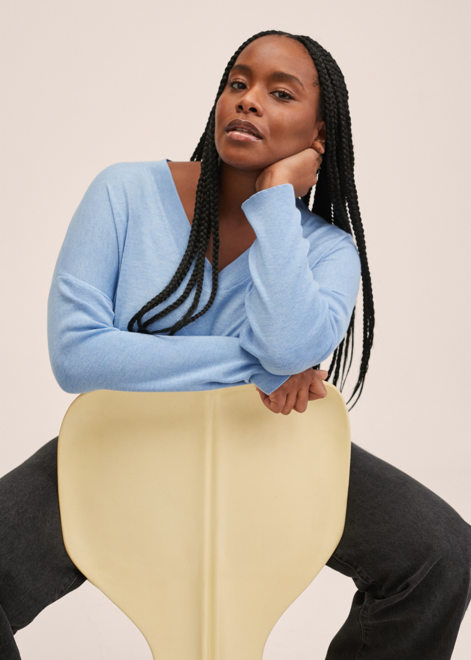 V-neckline oversize sweater - Details of the article 5