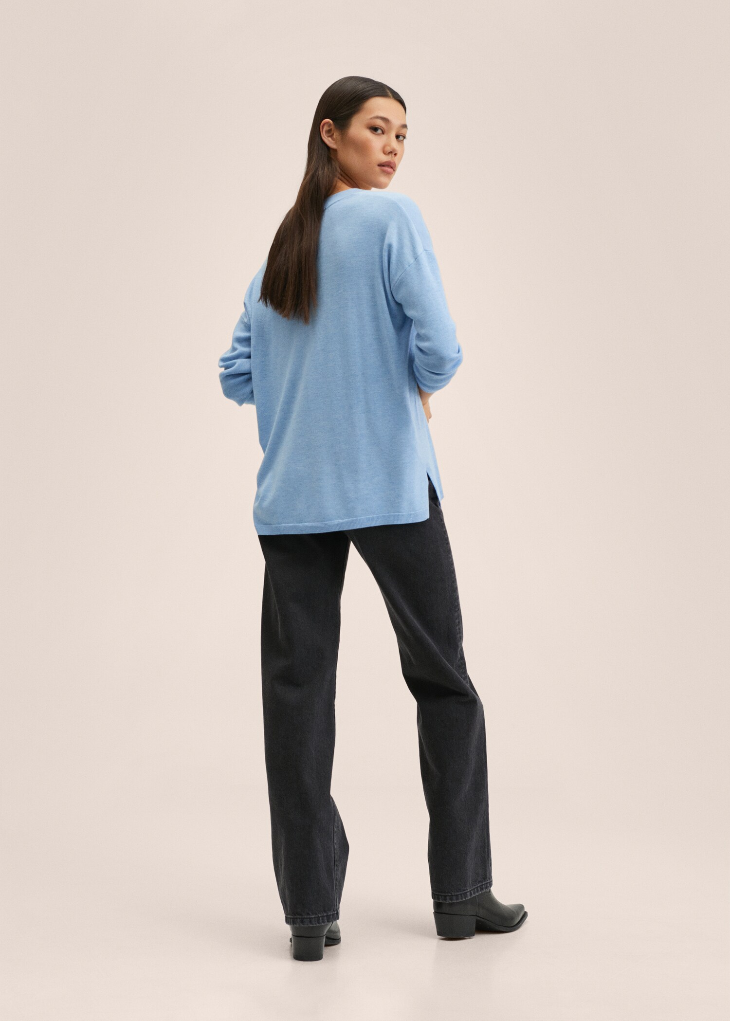 V-neckline oversize sweater - Reverse of the article