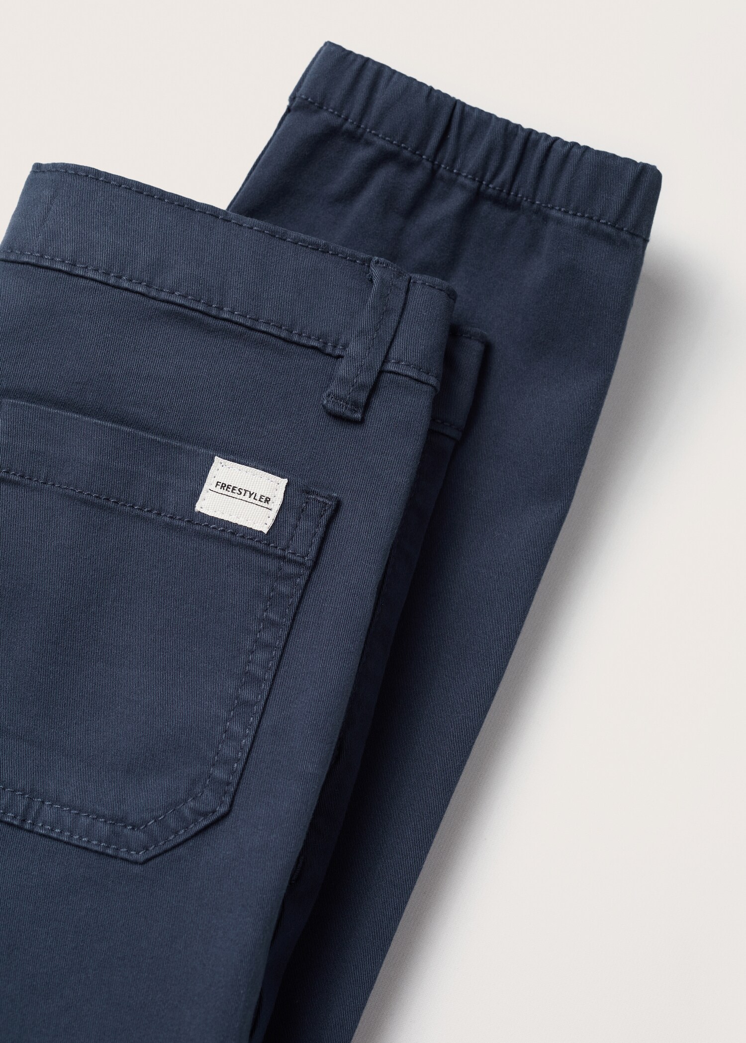 Kalhoty slim fit s pruženkou na lemu - Detail zboží 8