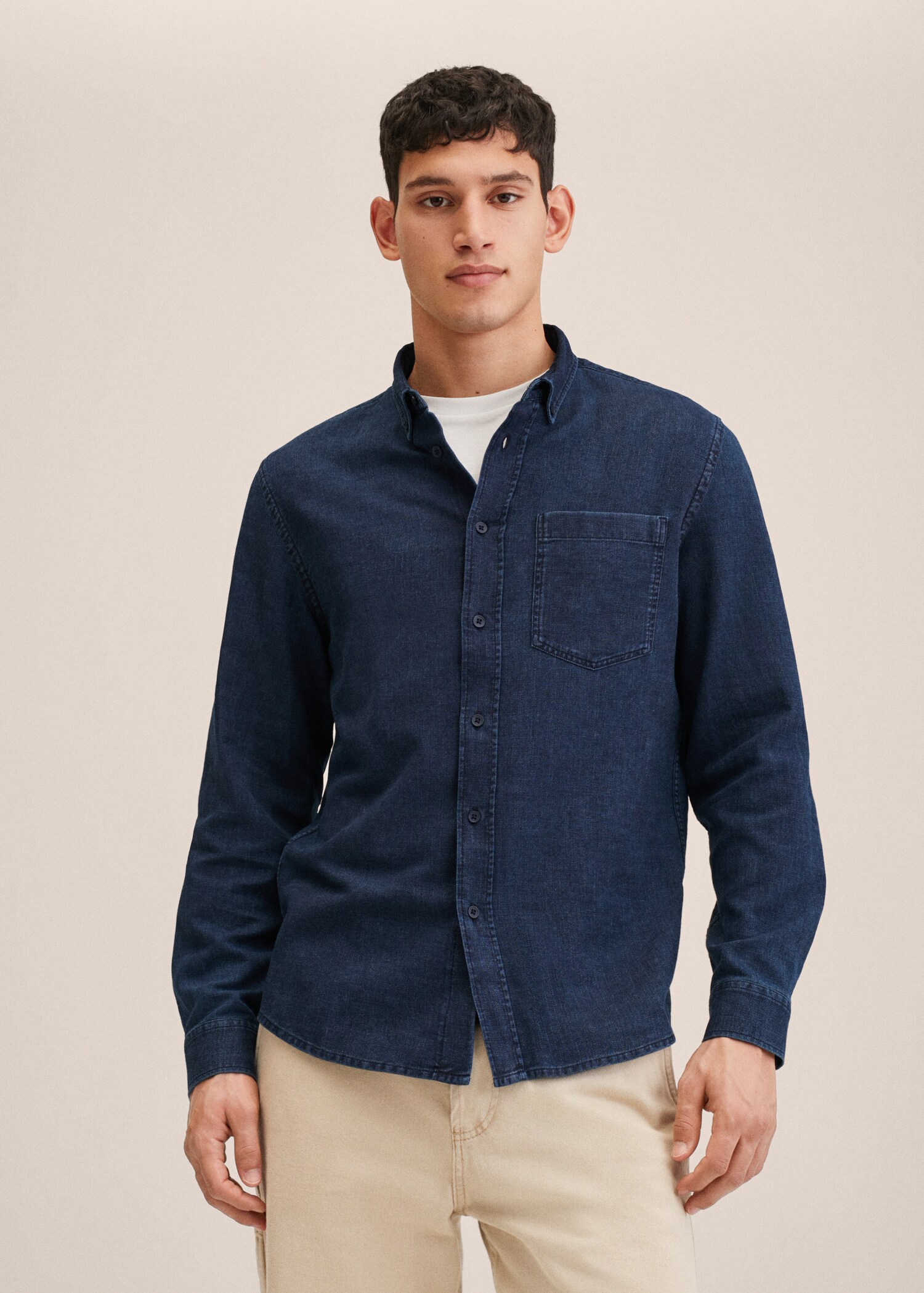 Camisa vaquera bolsillo - Plano medio