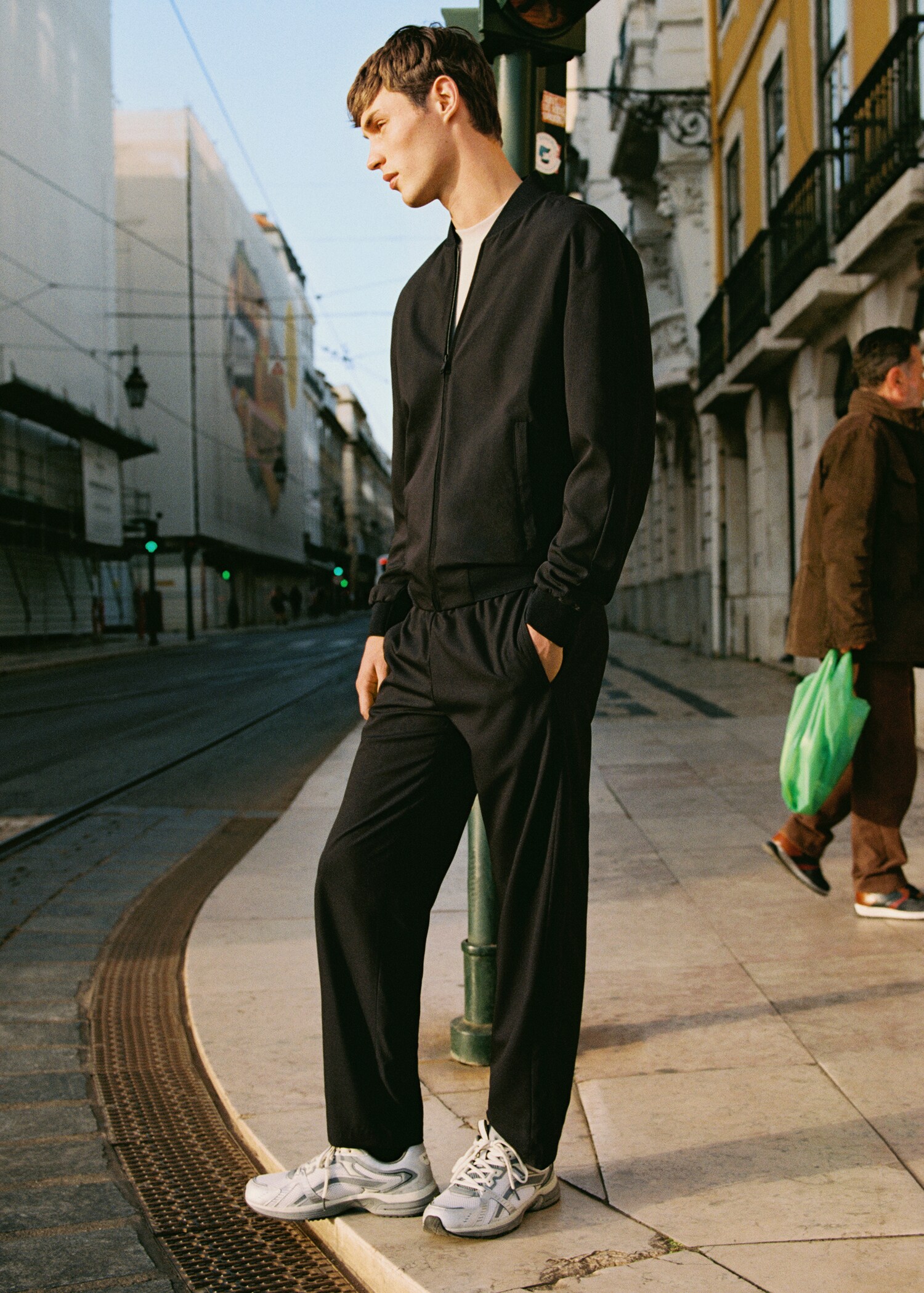 Crease-resistant slim-fit trousers - Details of the article 5