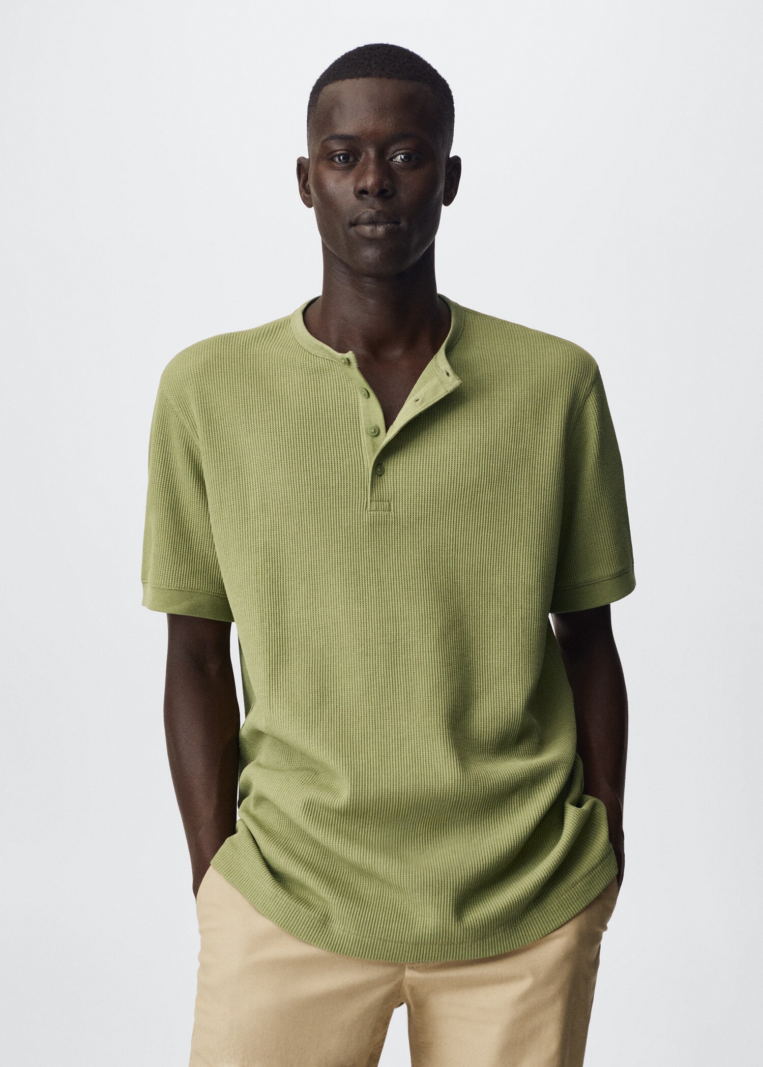 Henley T-shirt - Medium plane
