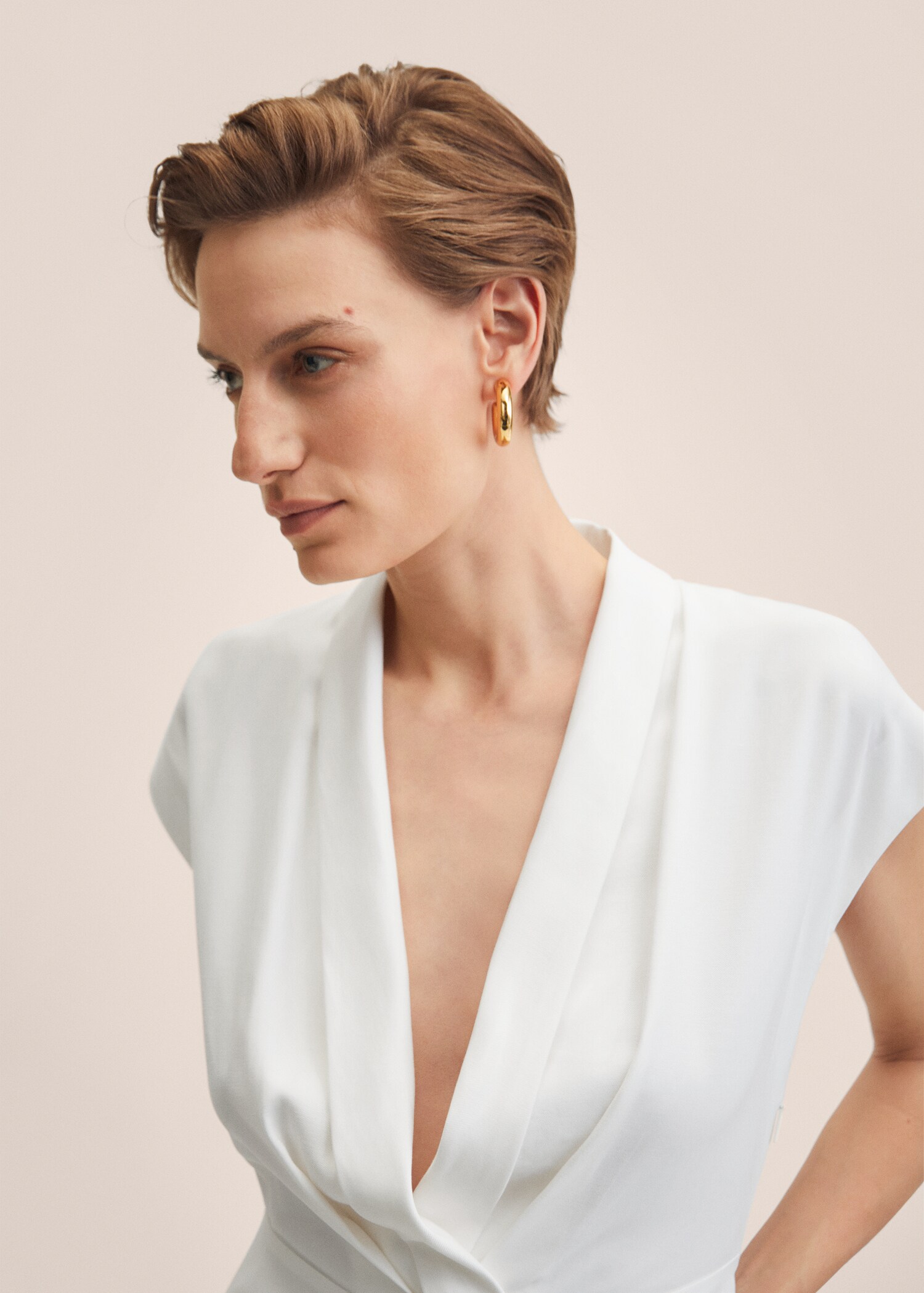 Vestit nit escot creuat - Detall de l'article 1