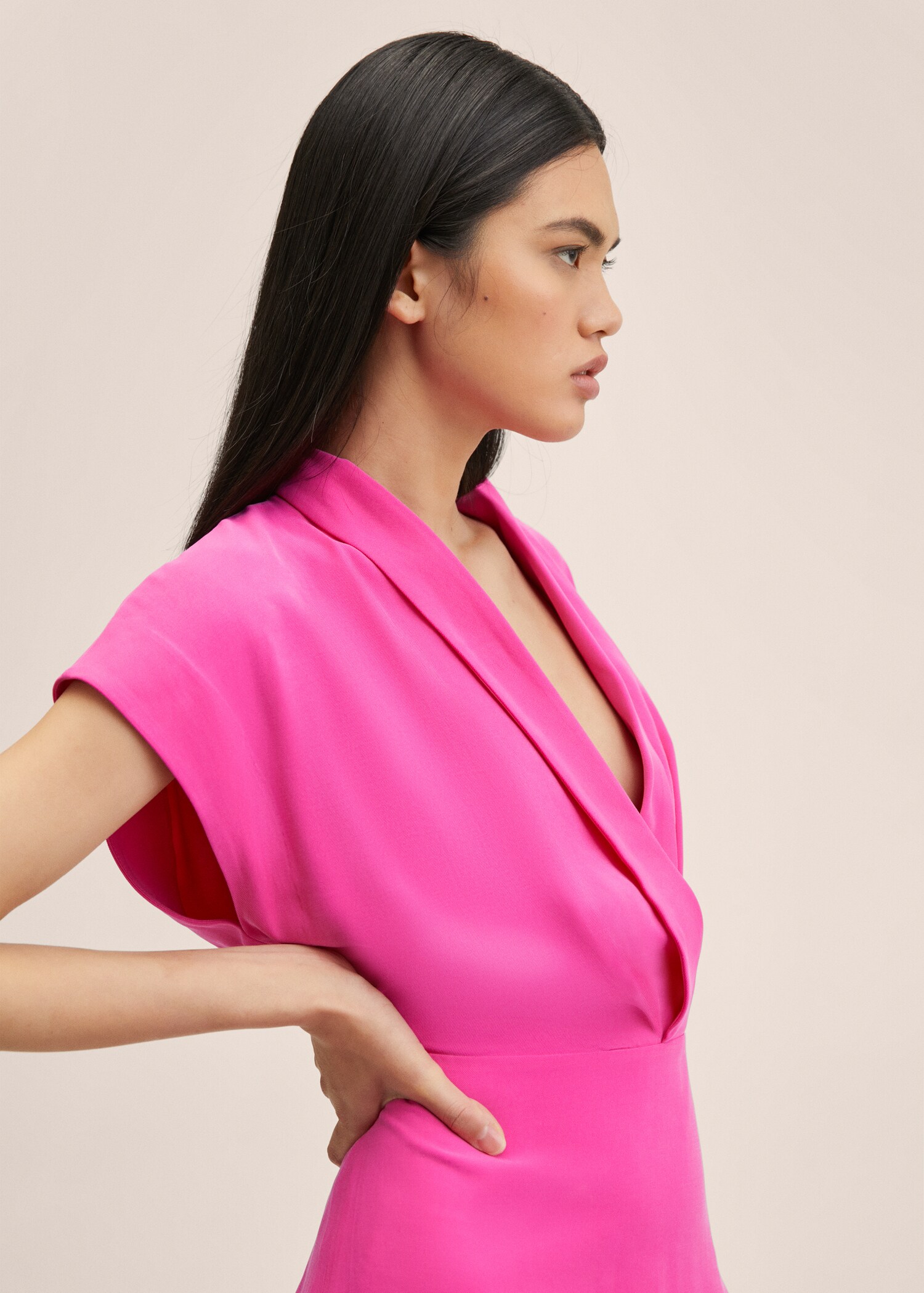 Vestit nit escot creuat - Detall de l'article 1