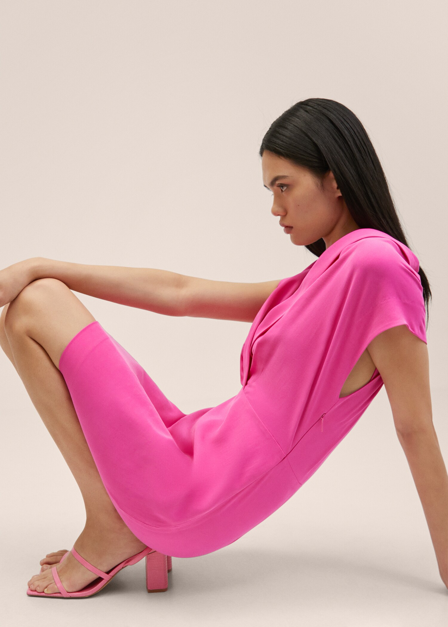 Vestit nit escot creuat - Detall de l'article 2