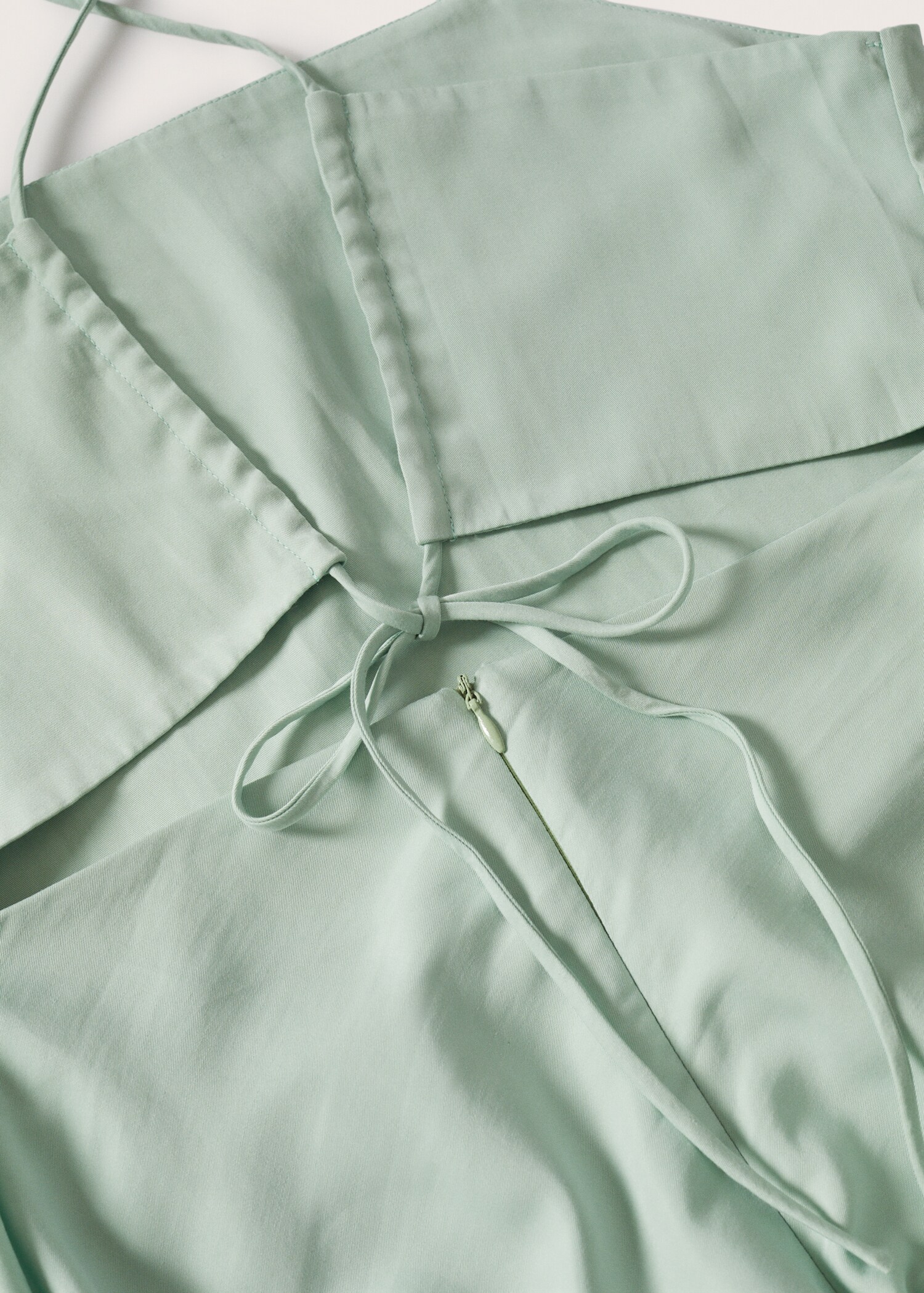 Fließendes Kleid mit Schlitz - Detail des Artikels 8