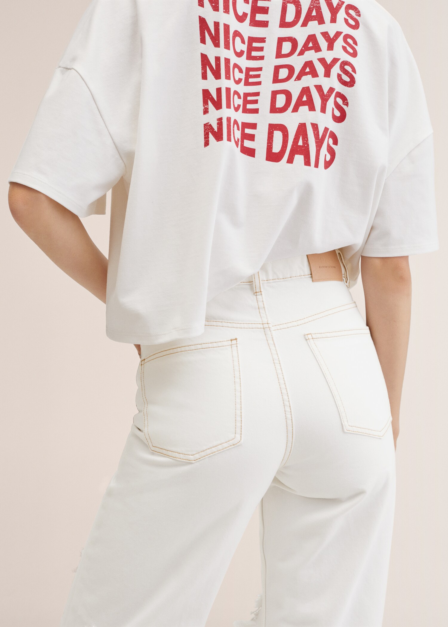 Jeans wideleg com pormenores rotos decorativos - Verso do artigo