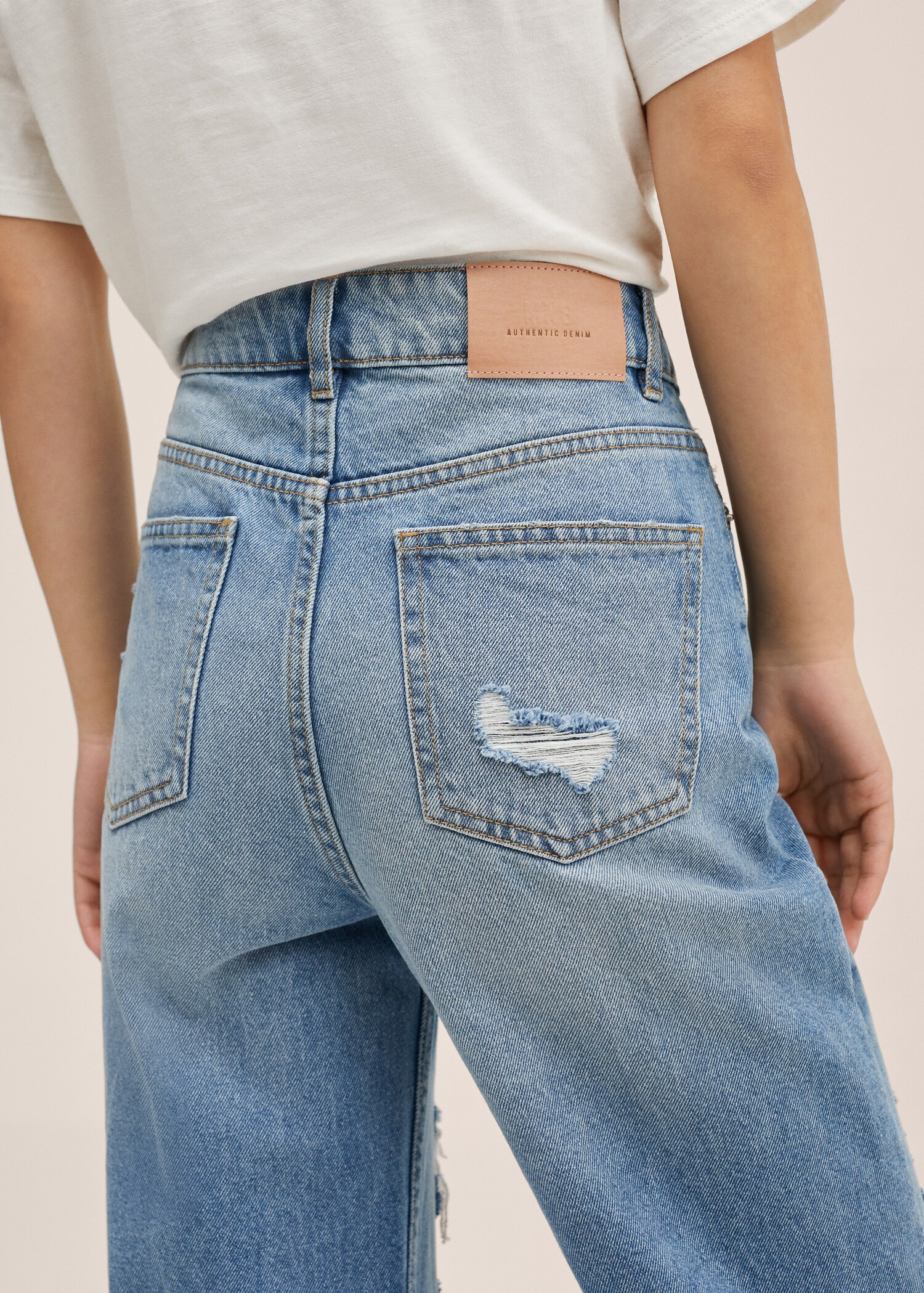 Decorative ripped wideleg jeans - Details of the article 1