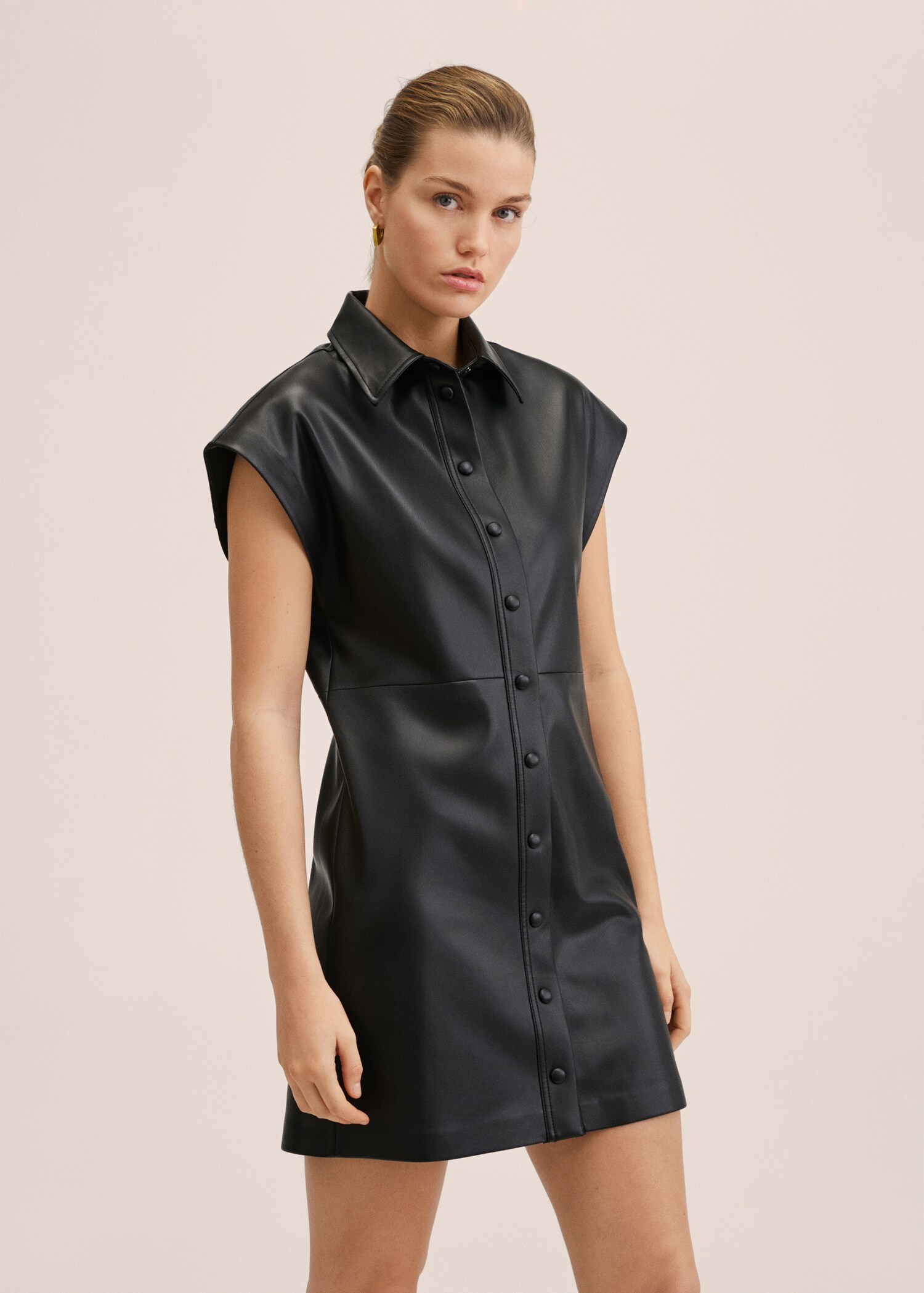 Vestido camisero efecto piel - Plano medio