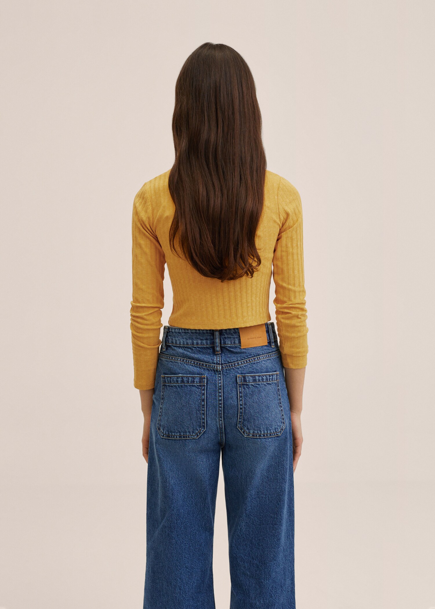 Ribbed long-sleeved t-shirt - Reverse of the article
