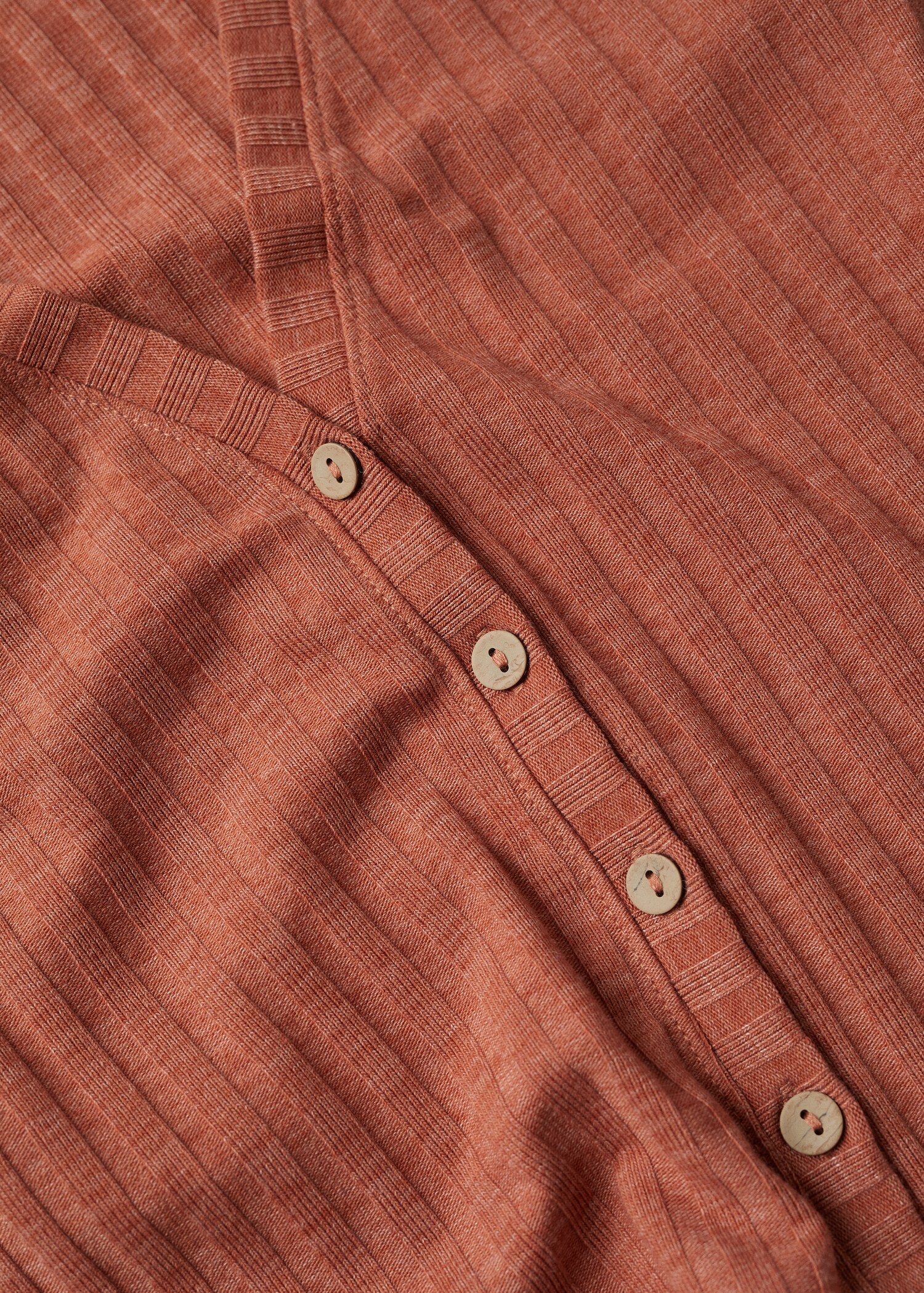 Ribbed long-sleeved t-shirt - Details of the article 8