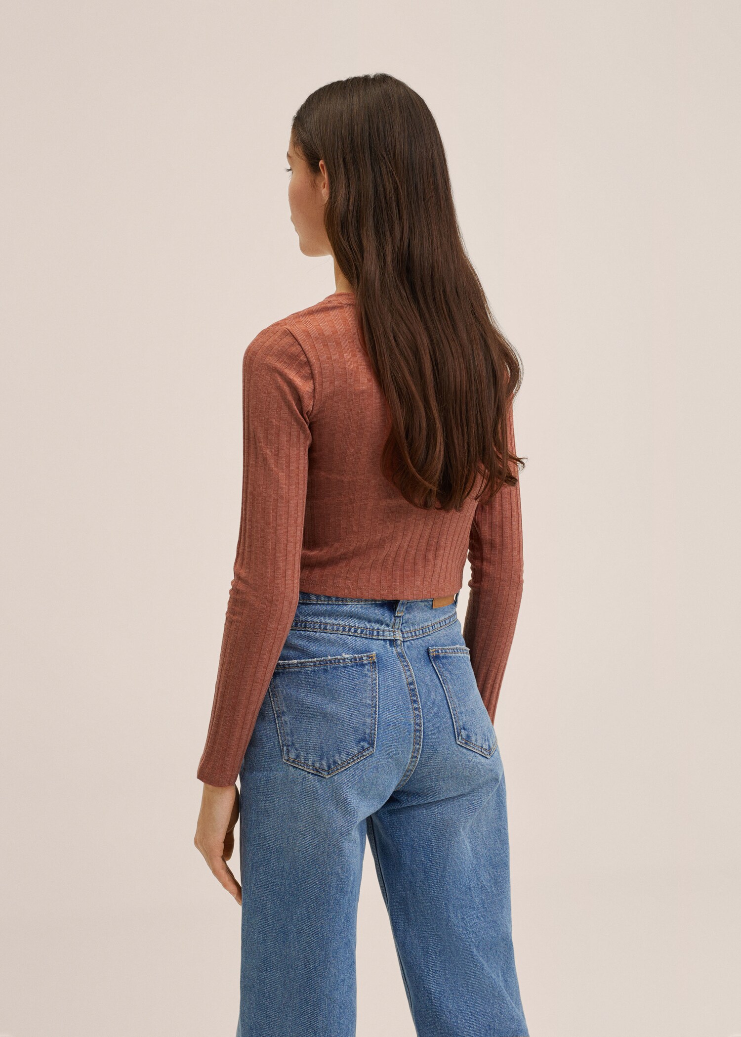 Ribbed long-sleeved t-shirt - Reverse of the article