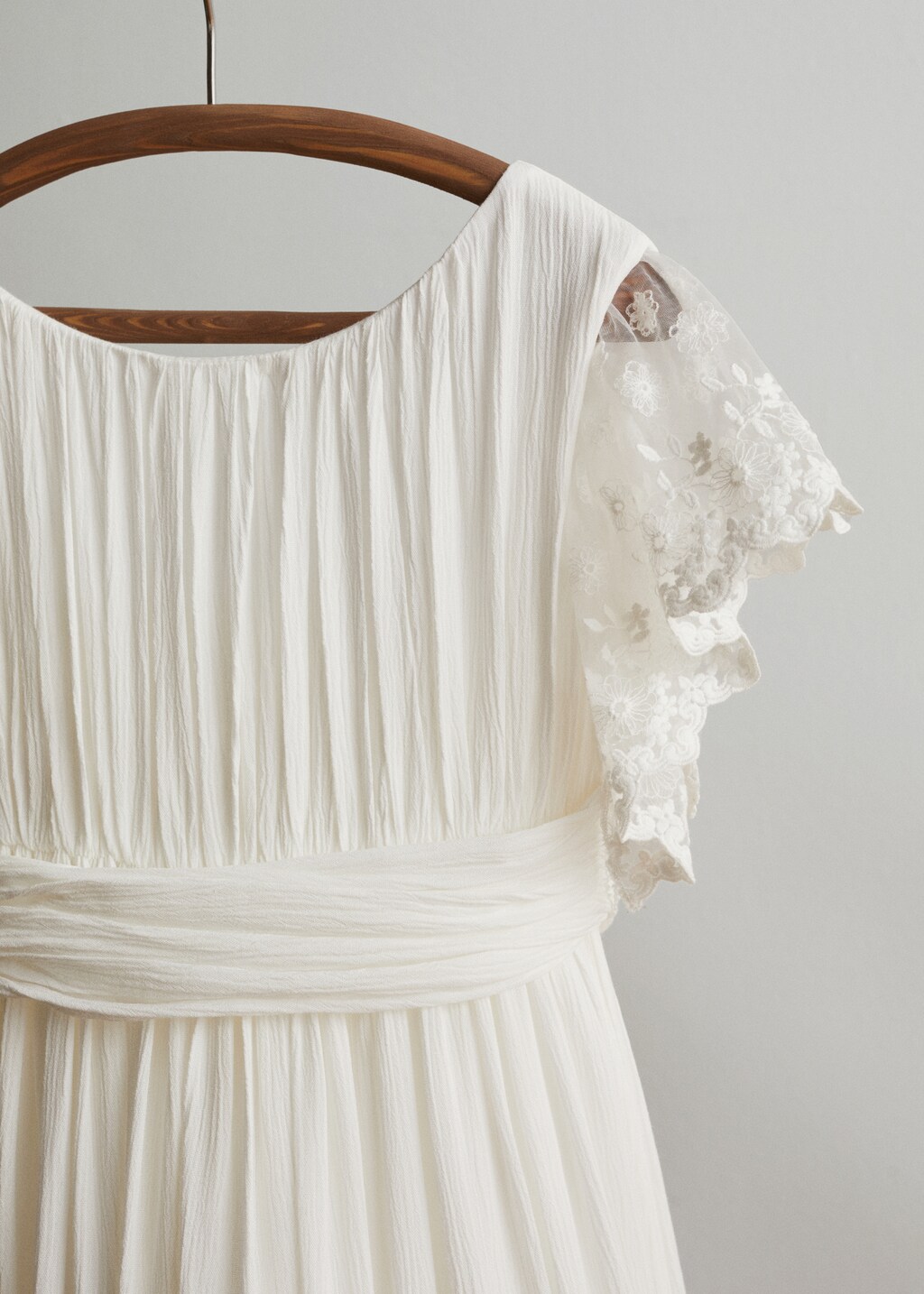 Vestido de chiffon y encaje con mangas cap y escote en V Sandía main image 1