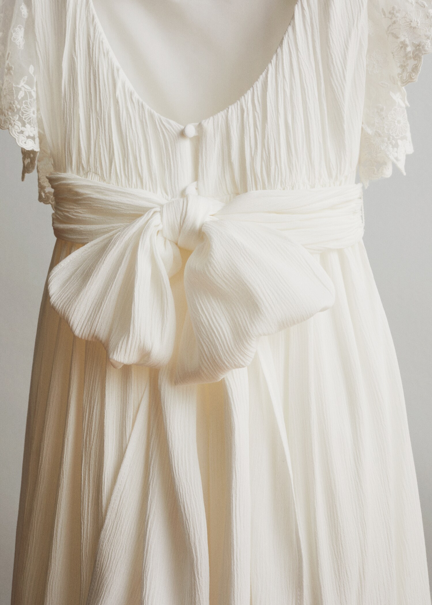 Lace sleeved dress - Details of the article 1