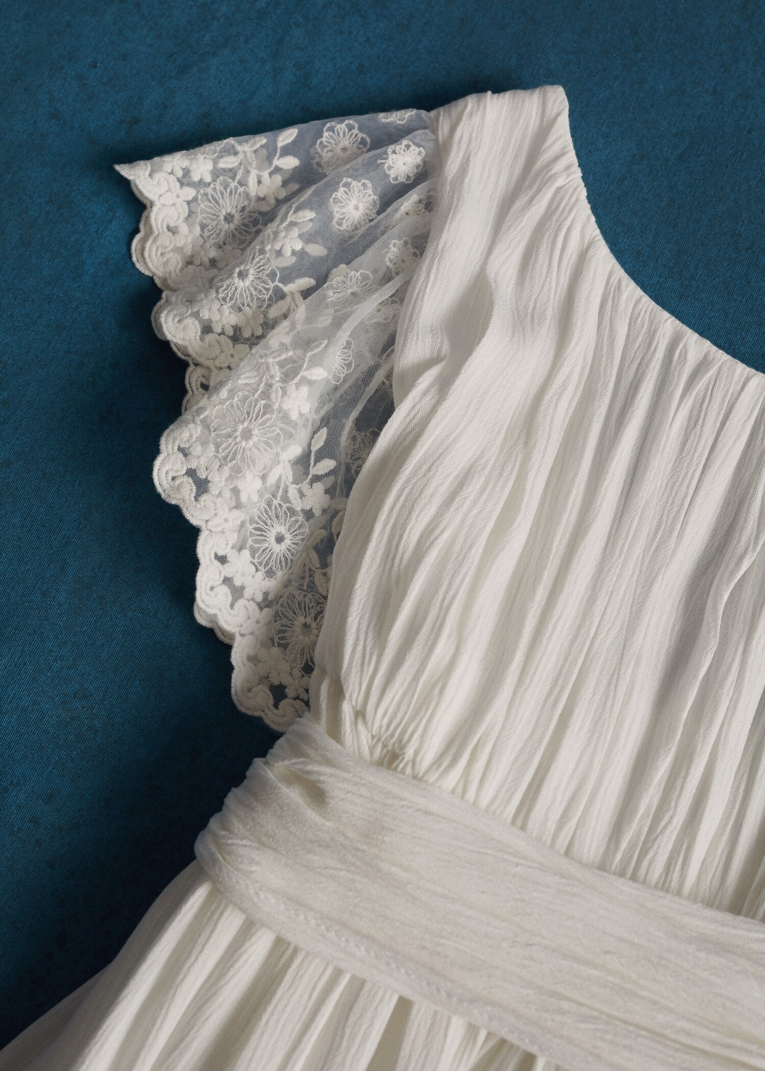 Lace sleeved dress - Details of the article 2