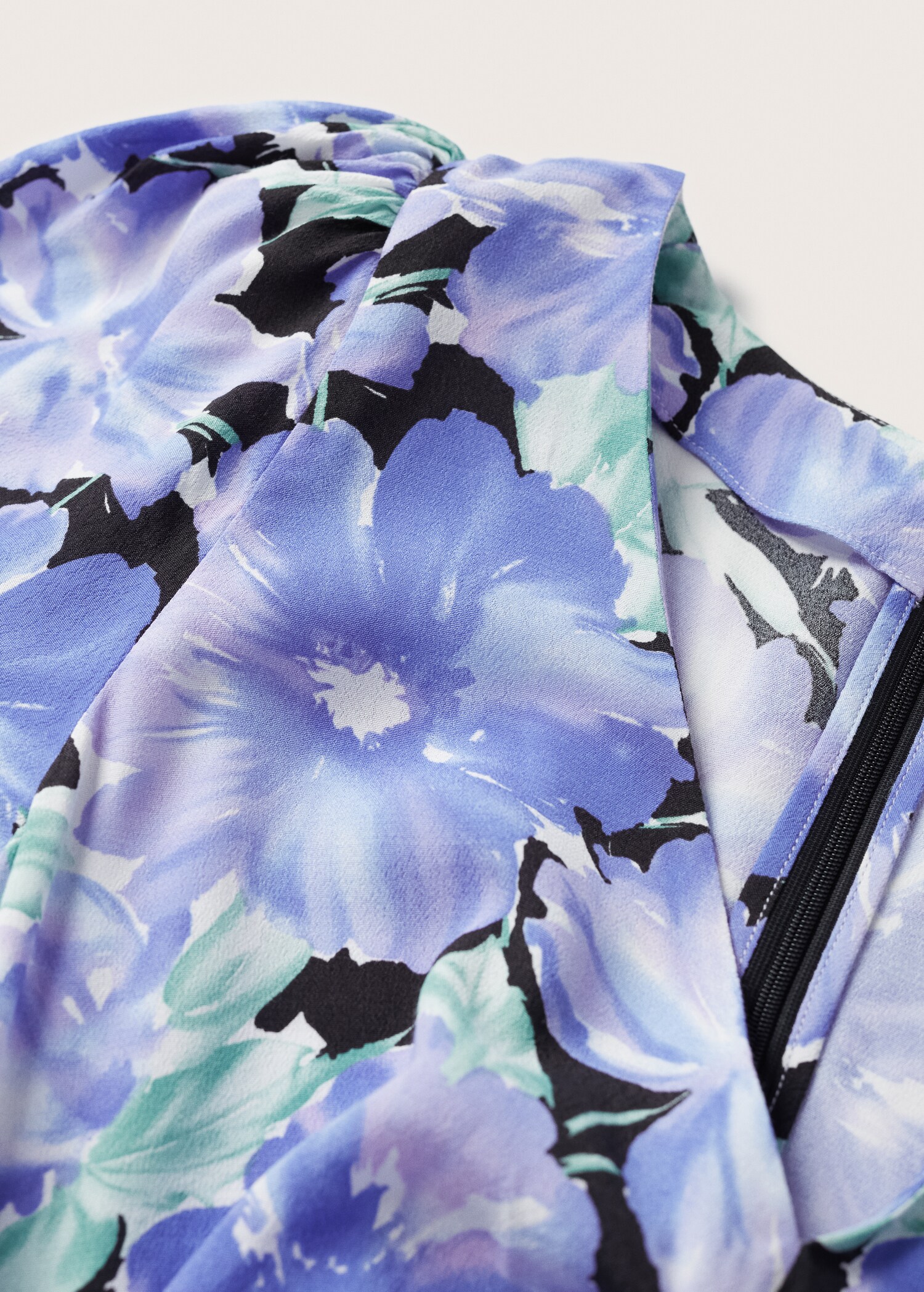 Printed dress with balloon sleeves  - Details of the article 8