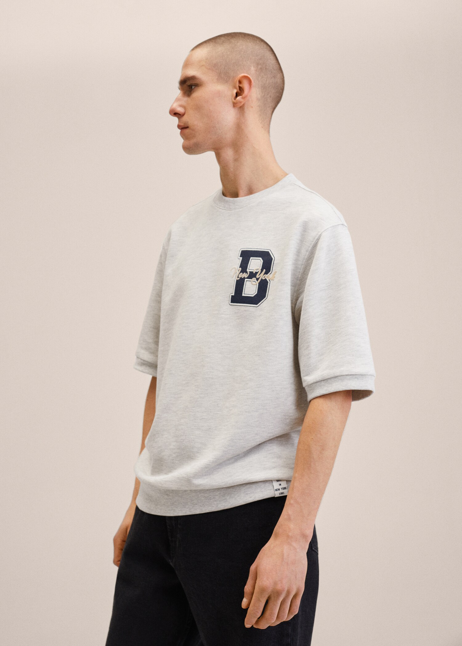 Short-sleeved varsity sweatshirt - Details of the article 2