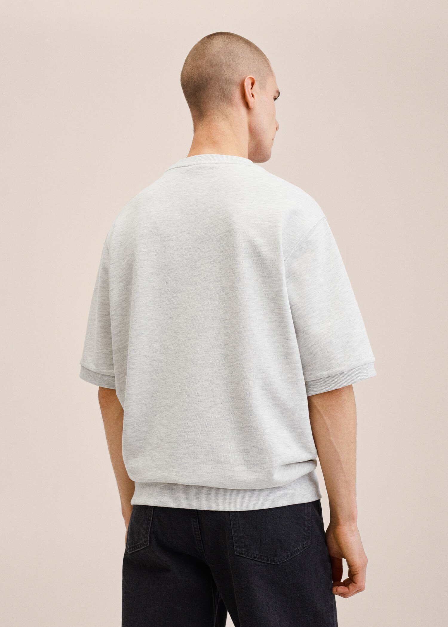 Short-sleeved varsity sweatshirt - Reverse of the article