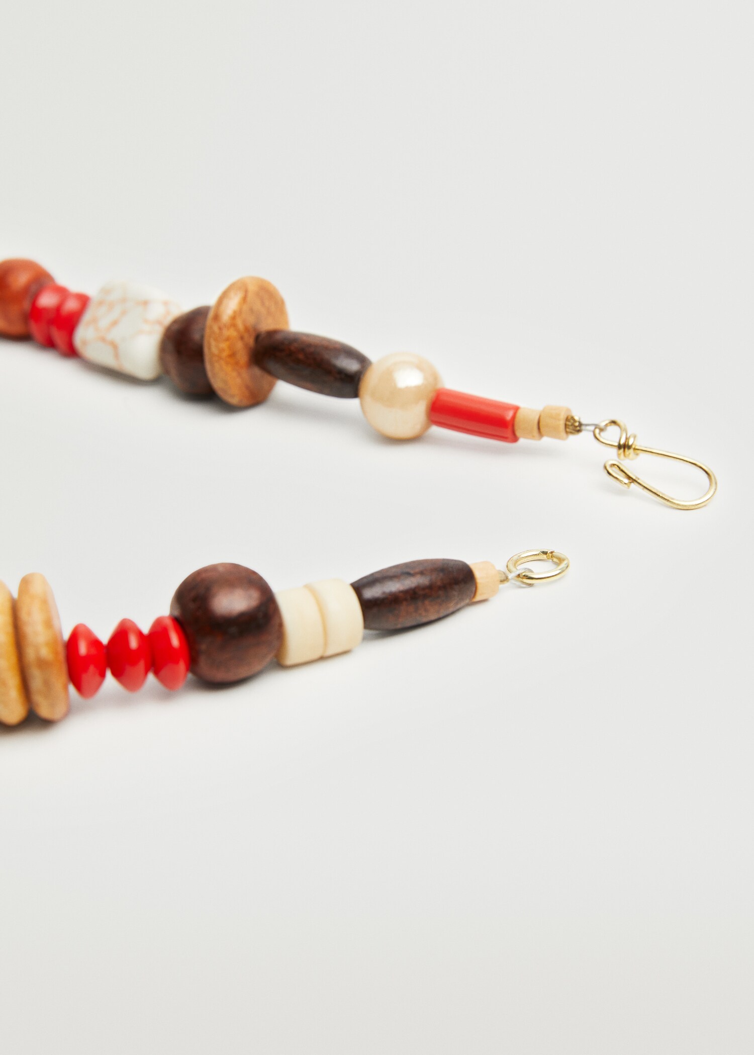 Wooden bead necklace - Details of the article 2