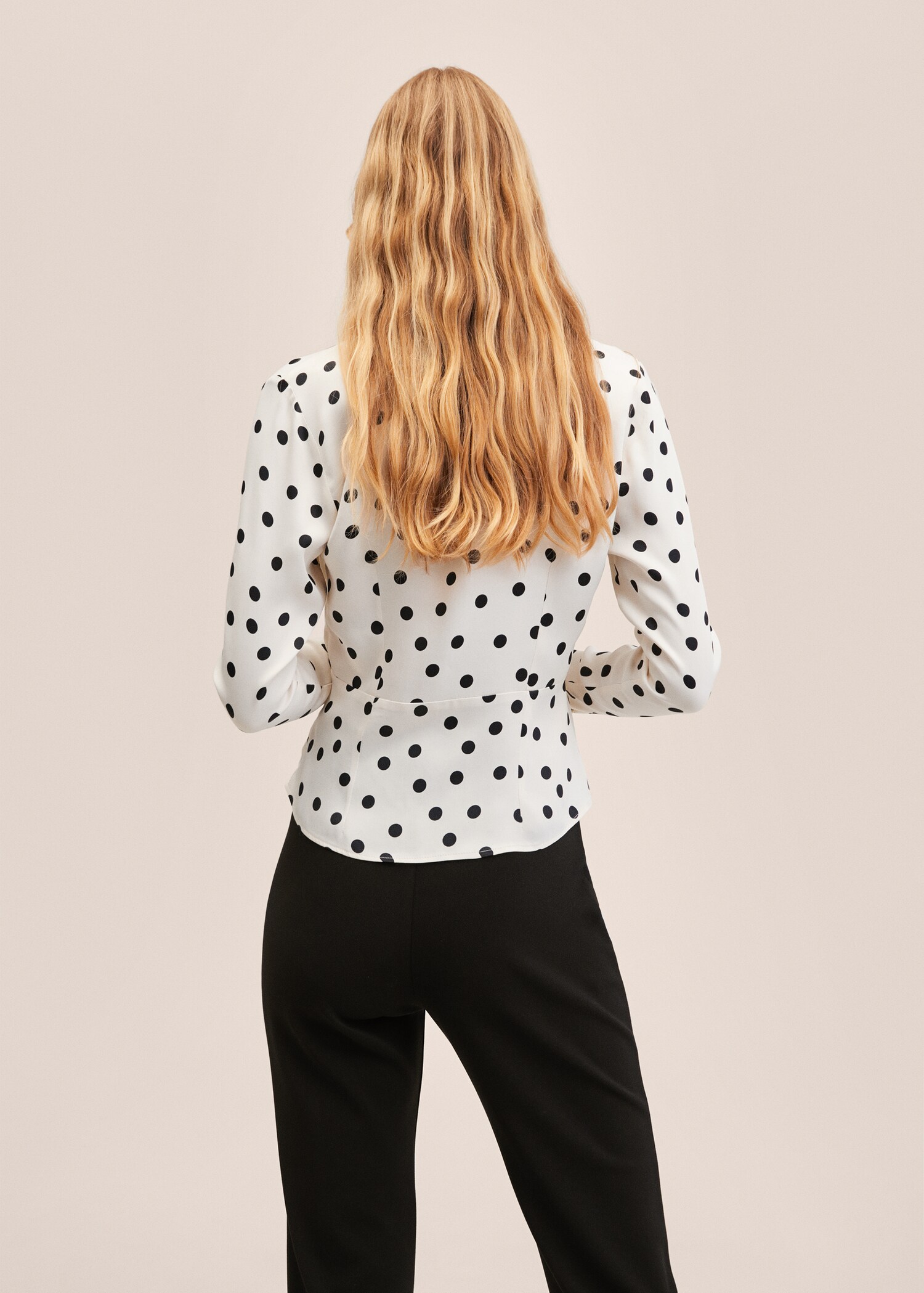 Blusa satinada lunares - Reverso del artículo