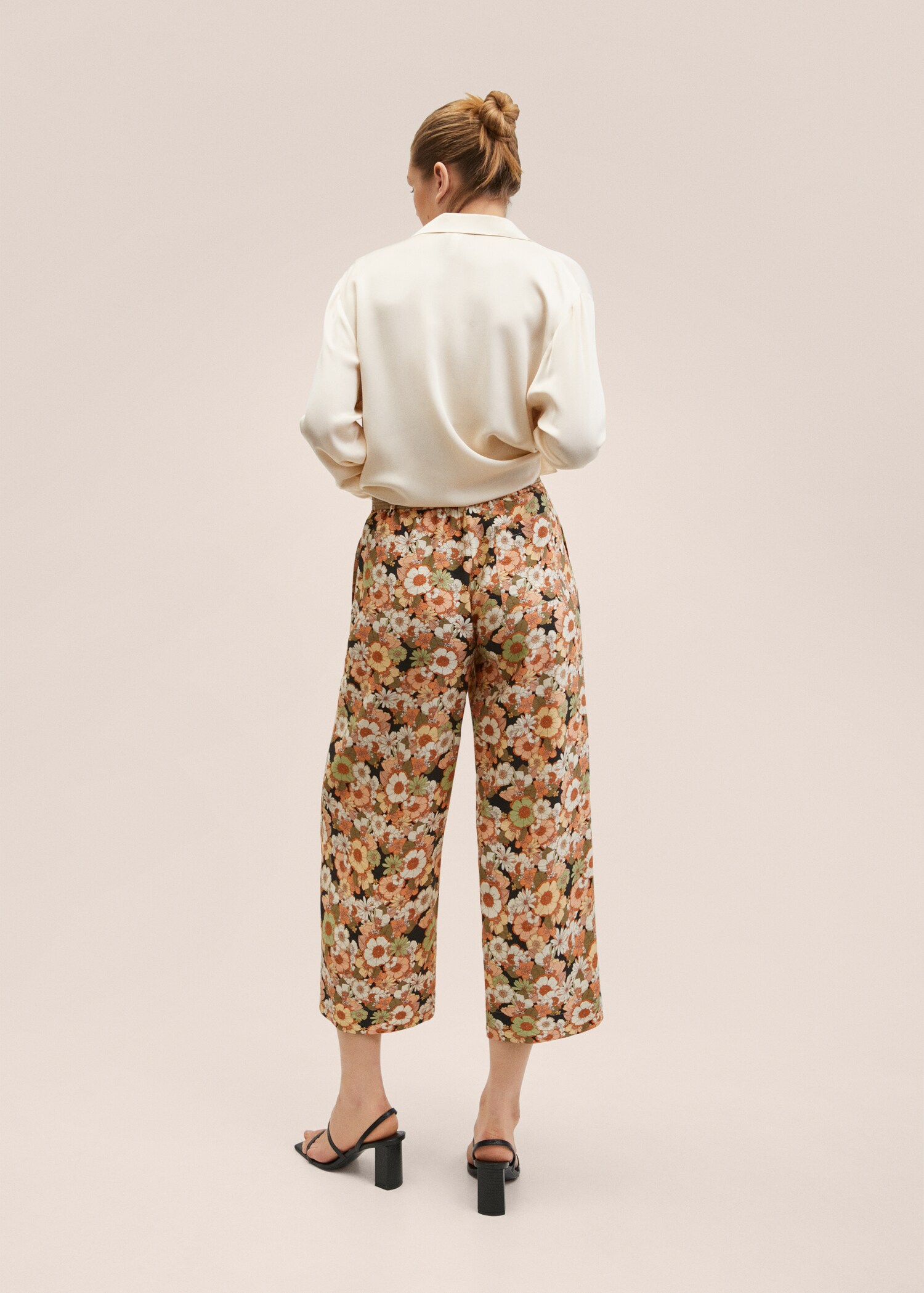 Culotte mit Gürtel - Rückseite des Artikels