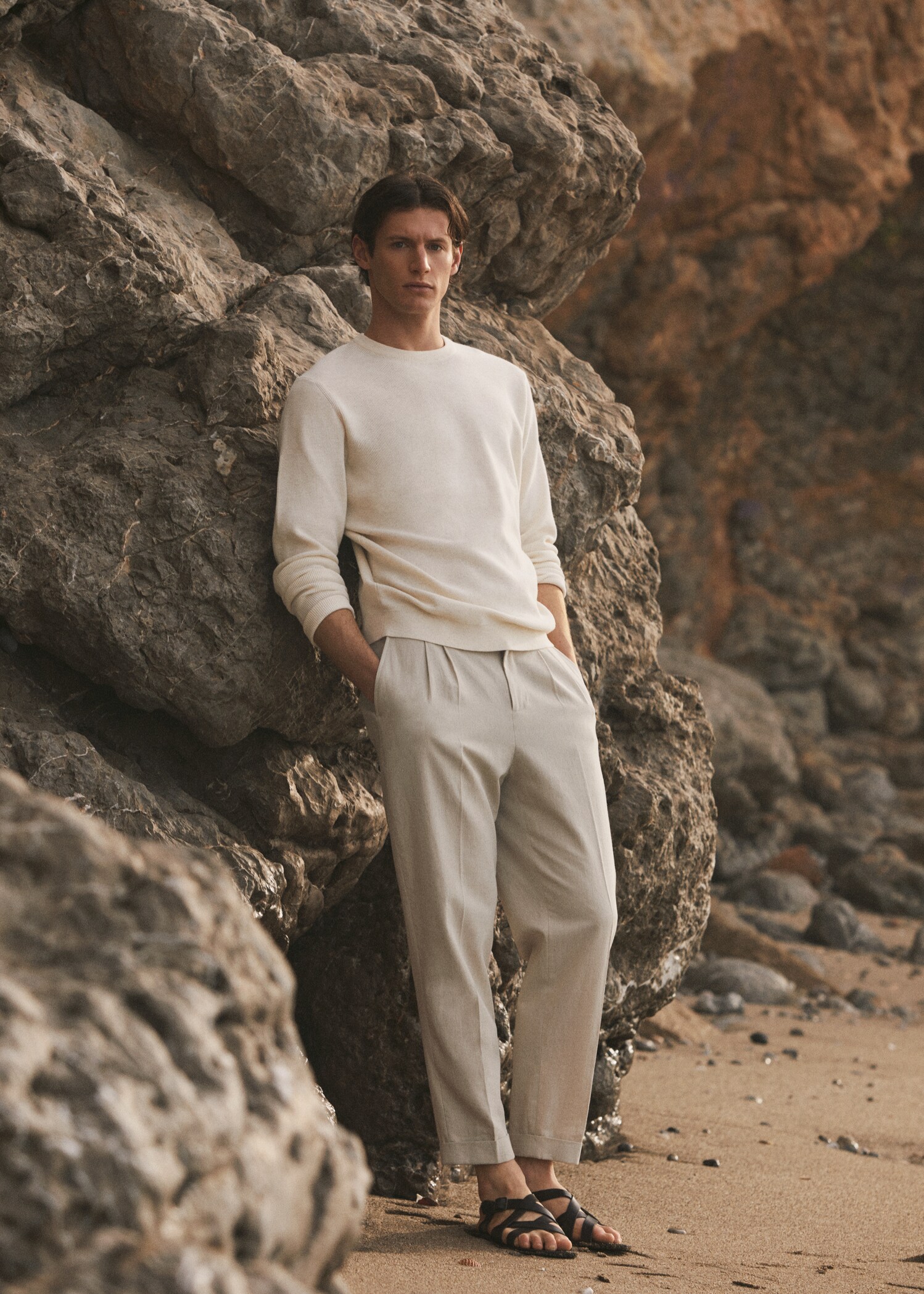 Cotton linen suit trousers with pleats - Details of the article 9