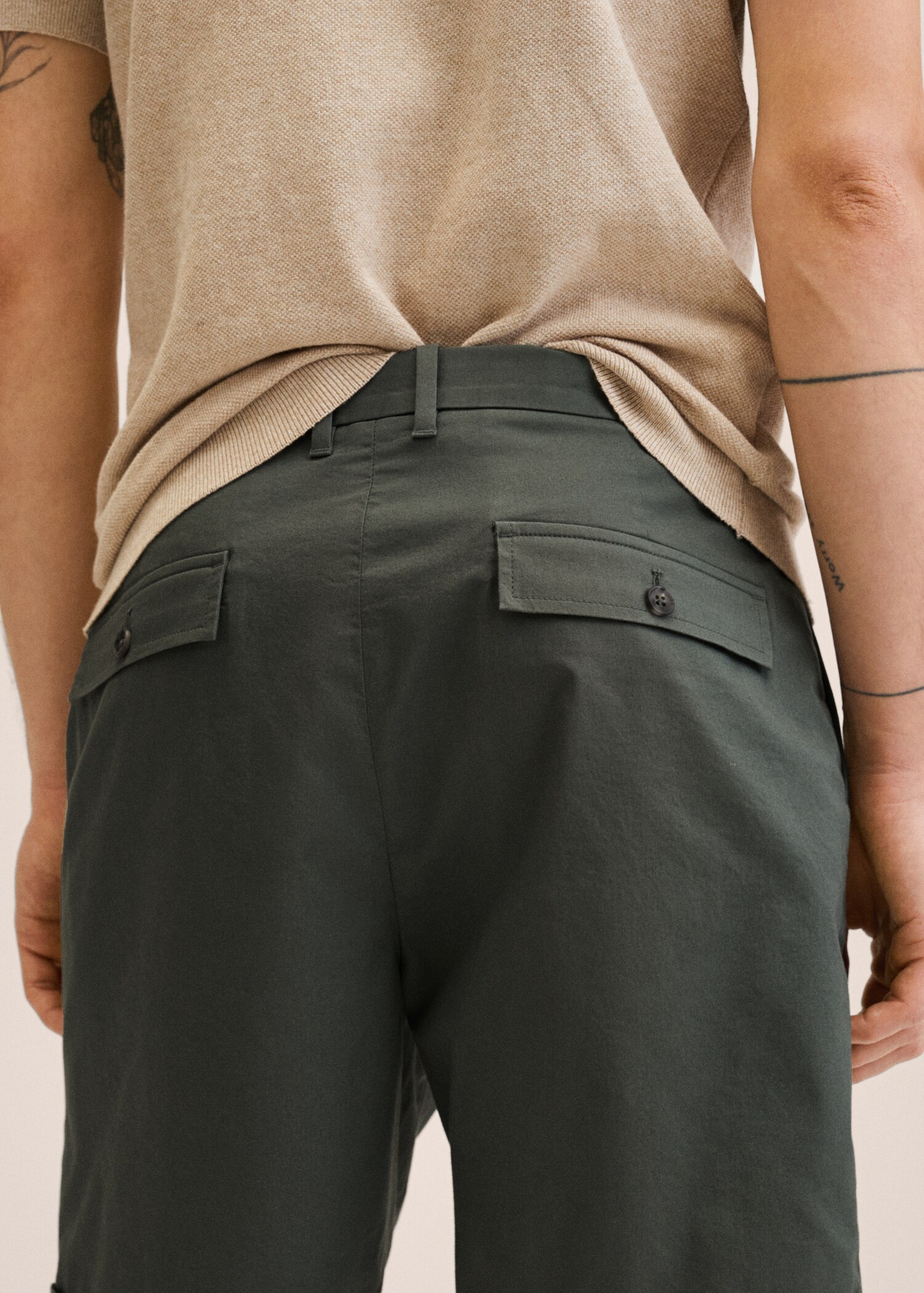Cotton pleated Bermuda shorts - Details of the article 3